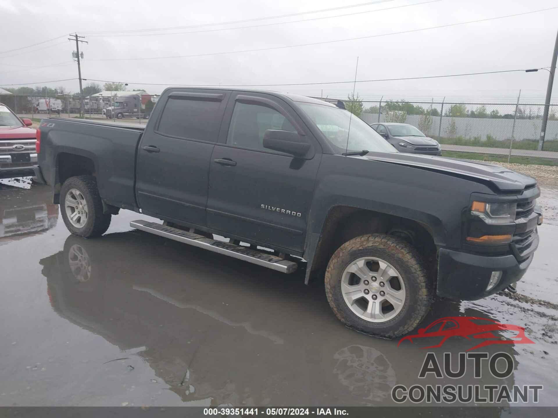 CHEVROLET SILVERADO 1500 2018 - 1GCUKREC4JF185977