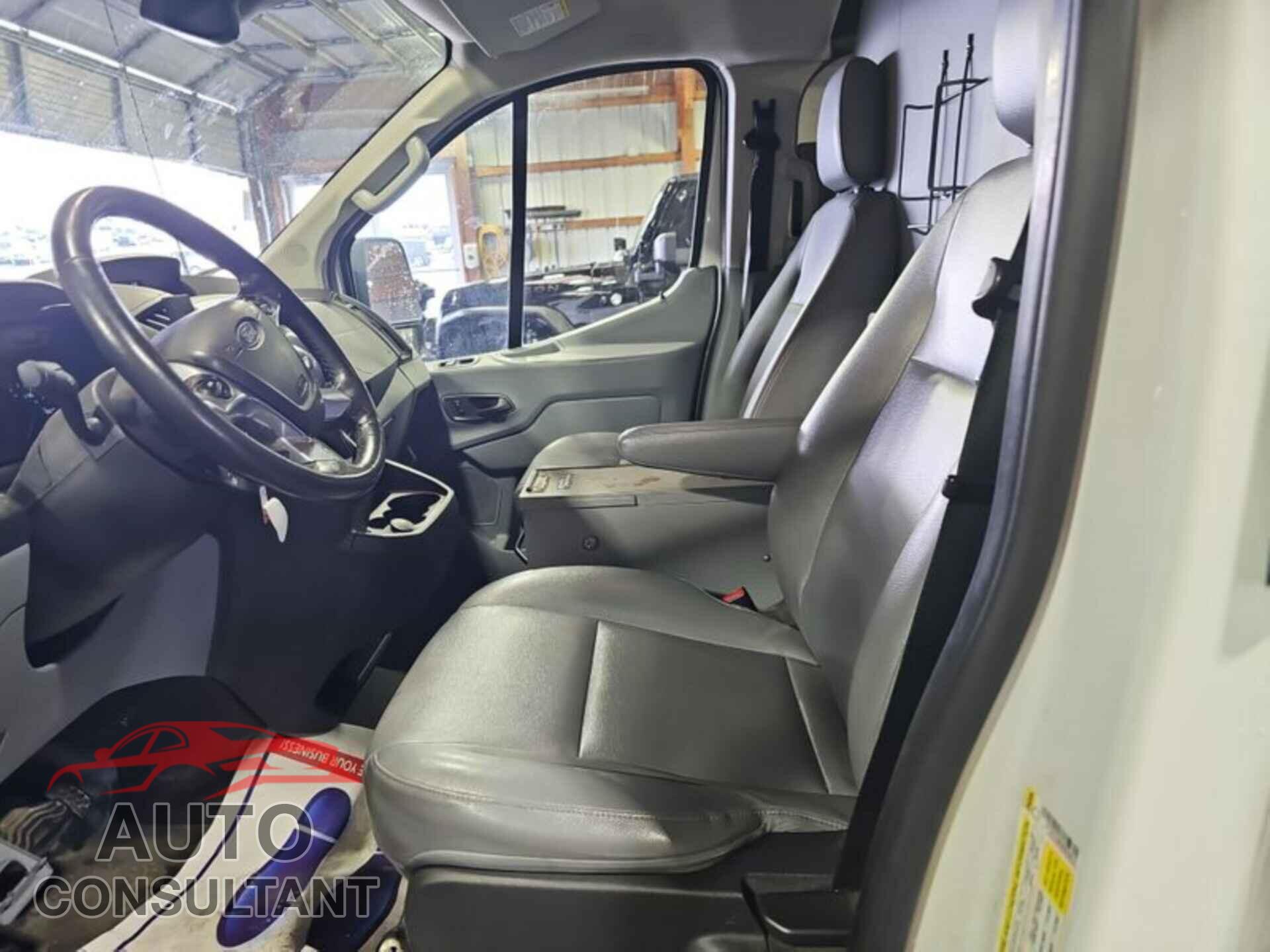 FORD TRANSIT 2017 - 1FTYR1YM5HKB49574
