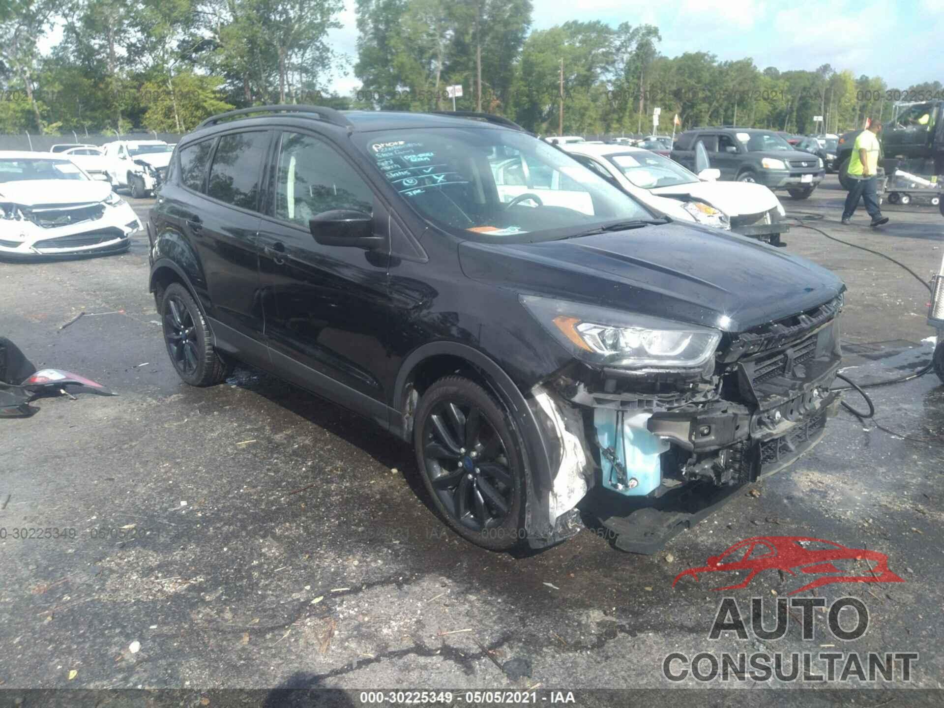 FORD ESCAPE 2017 - 1FMCU0GD8HUA45648