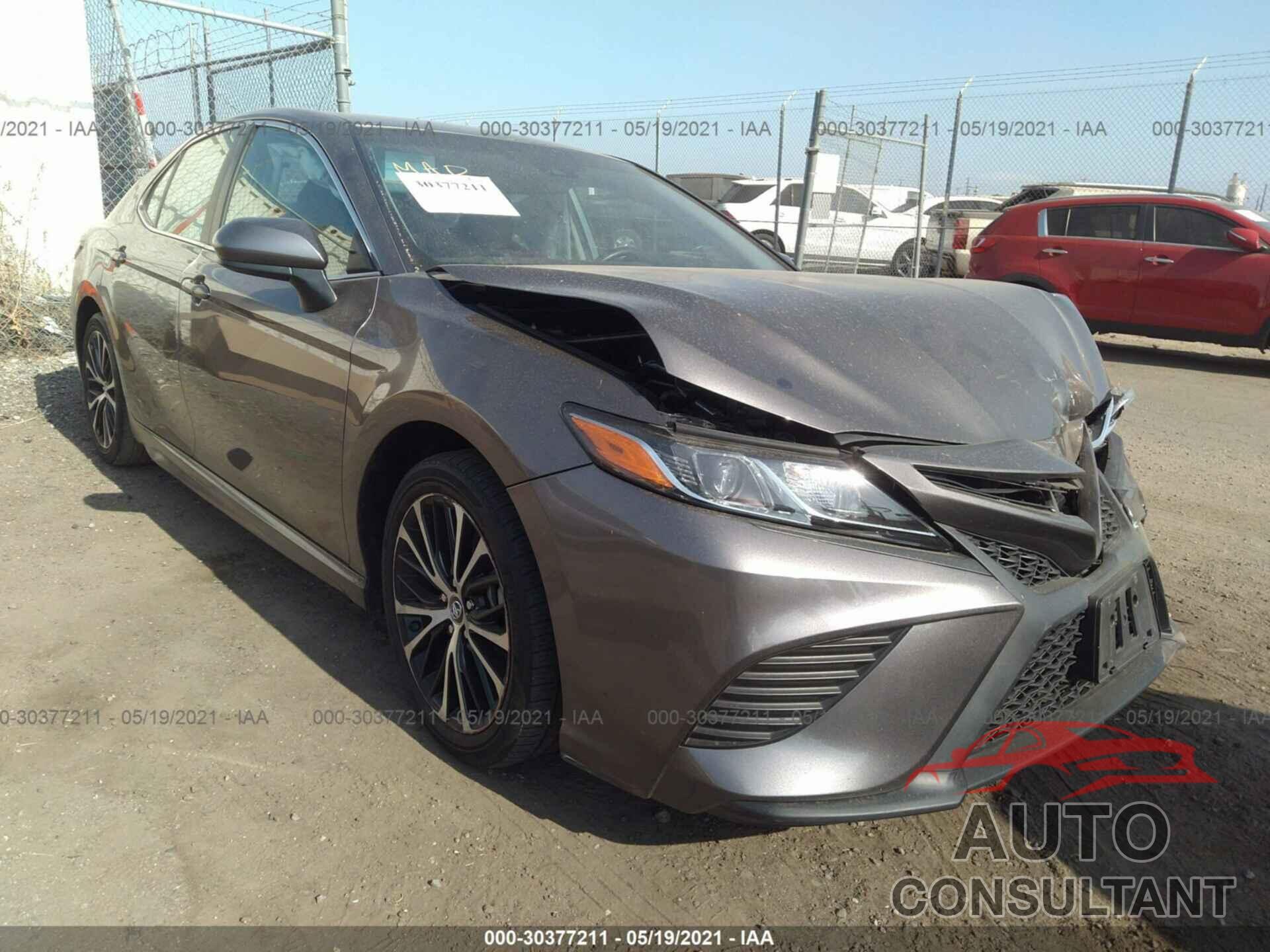 TOYOTA CAMRY 2018 - 4T1B11HK3JU570730