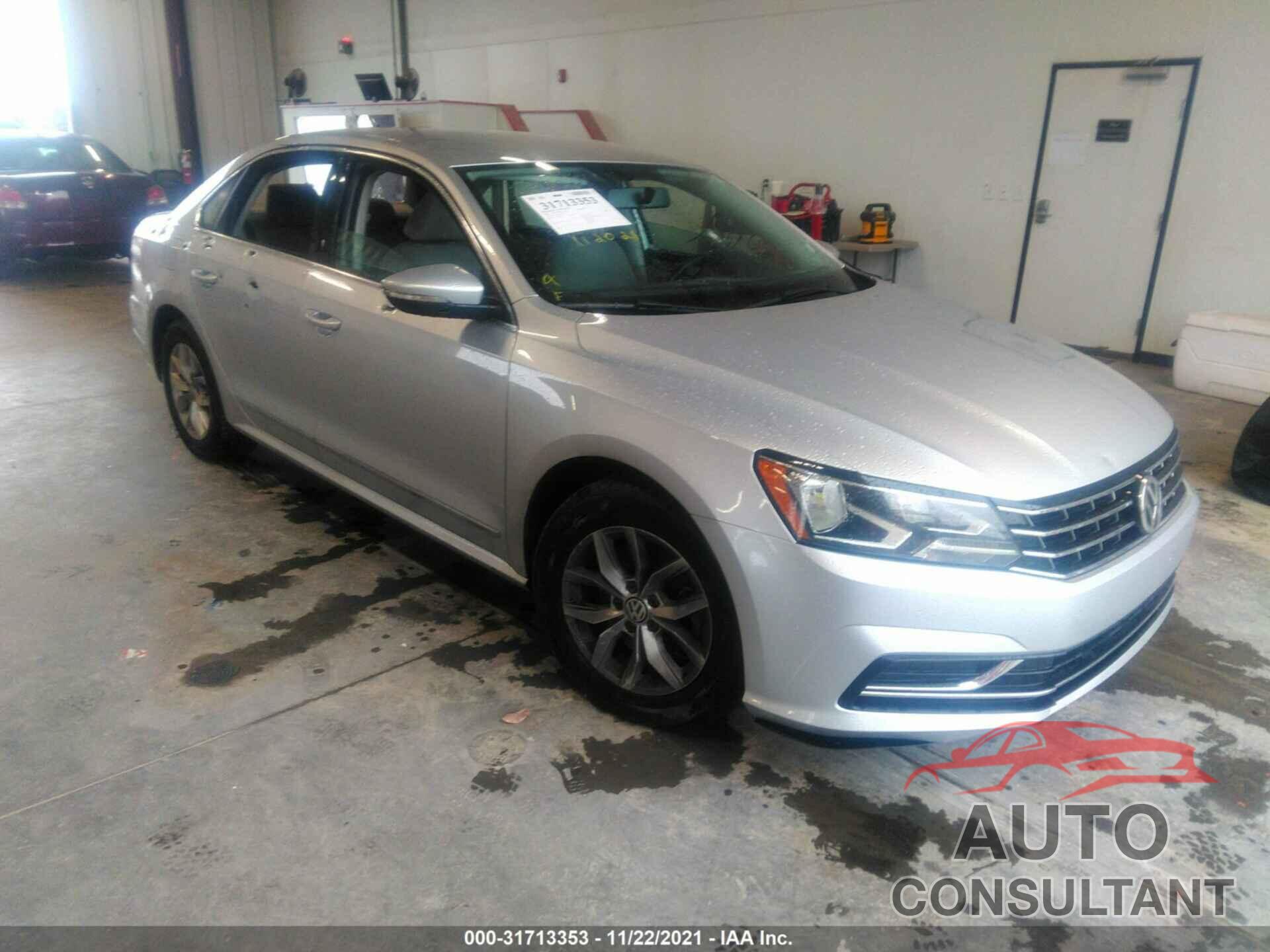 VOLKSWAGEN PASSAT 2017 - 1VWAT7A33HC033692