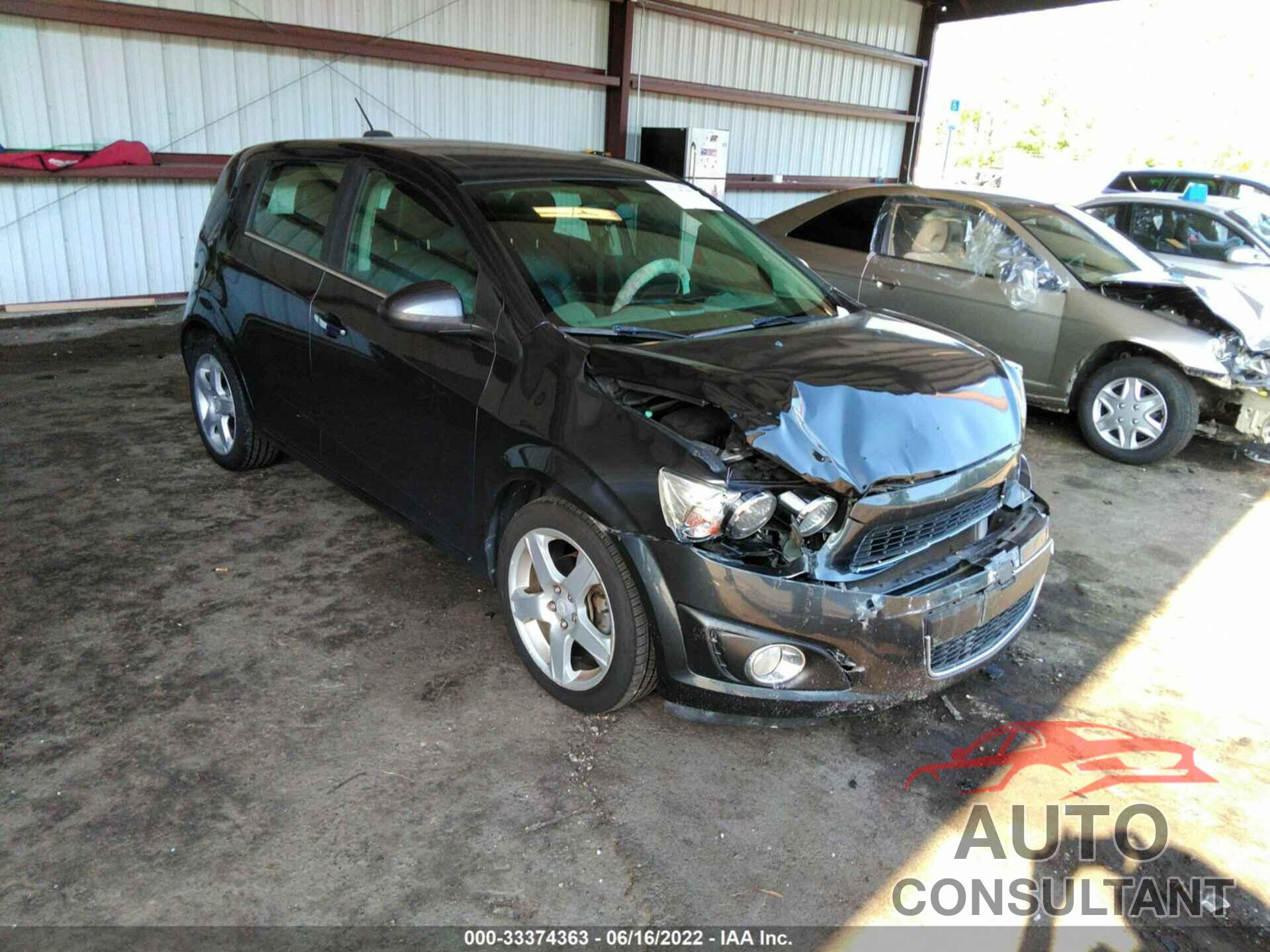 CHEVROLET SONIC 2016 - 1G1JE6SB5G4141908