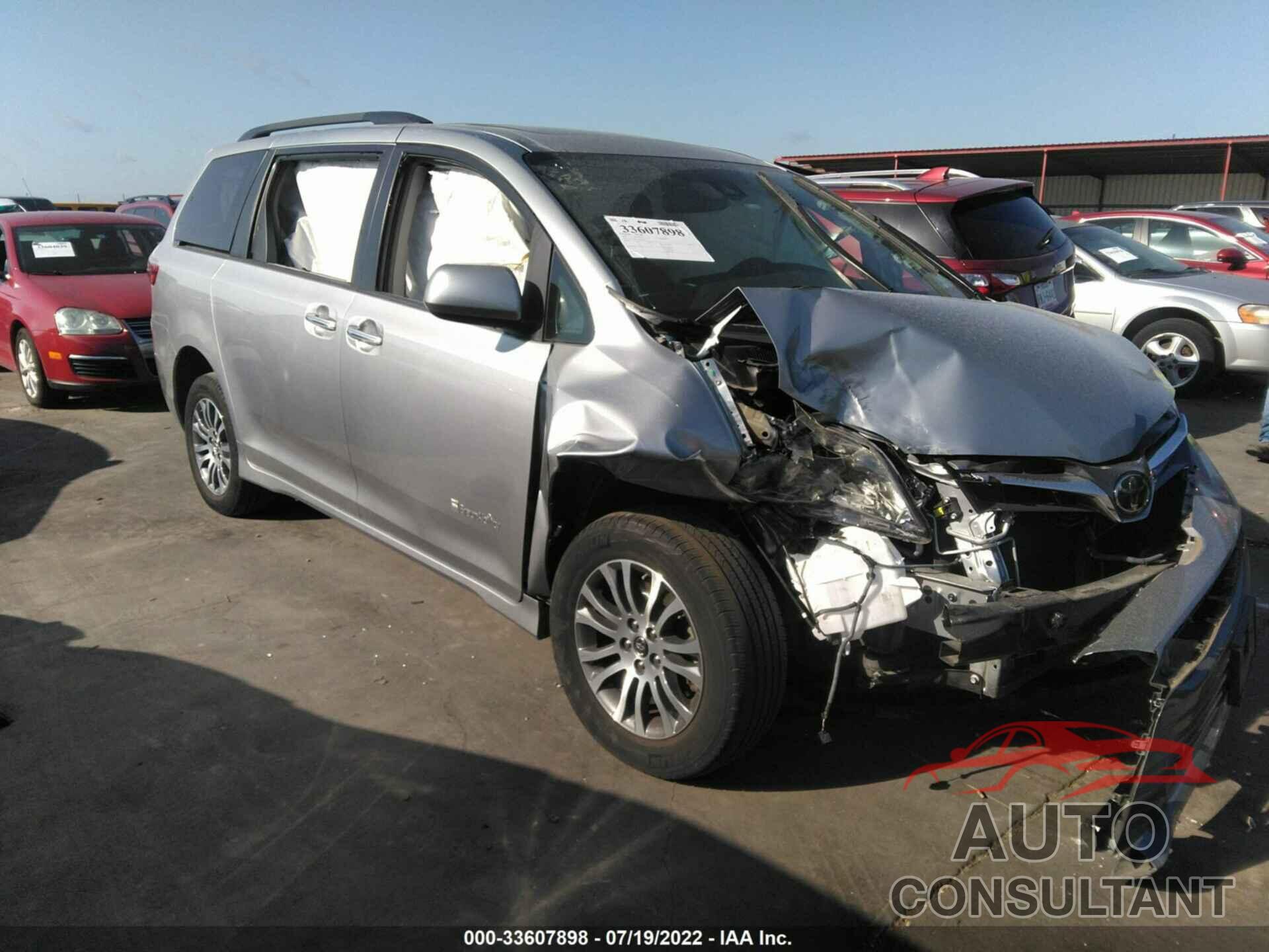 TOYOTA SIENNA 2018 - 5TDYZ3DC3JS921870