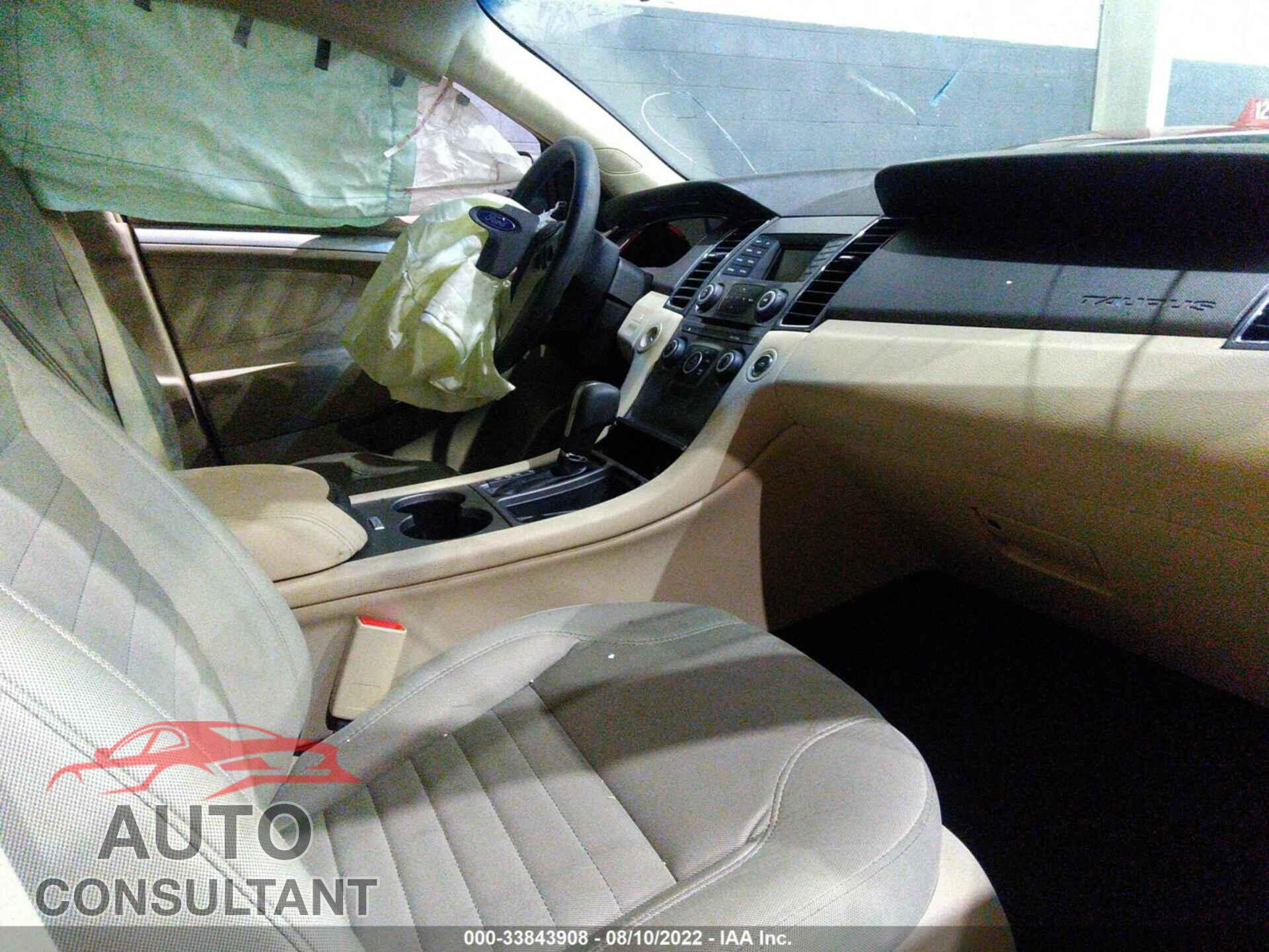 FORD TAURUS 2018 - 00AHP2D80JG139103