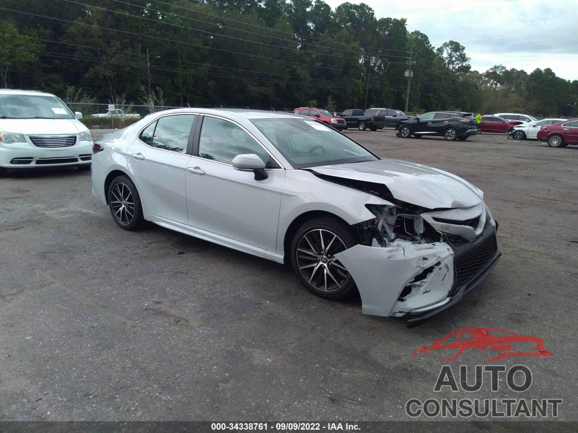 TOYOTA CAMRY 2022 - 4T1G11AK0NU051351