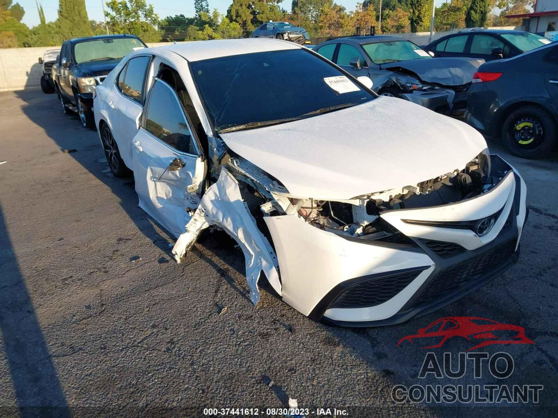 TOYOTA CAMRY 2022 - 4T1G11AK3NU630155