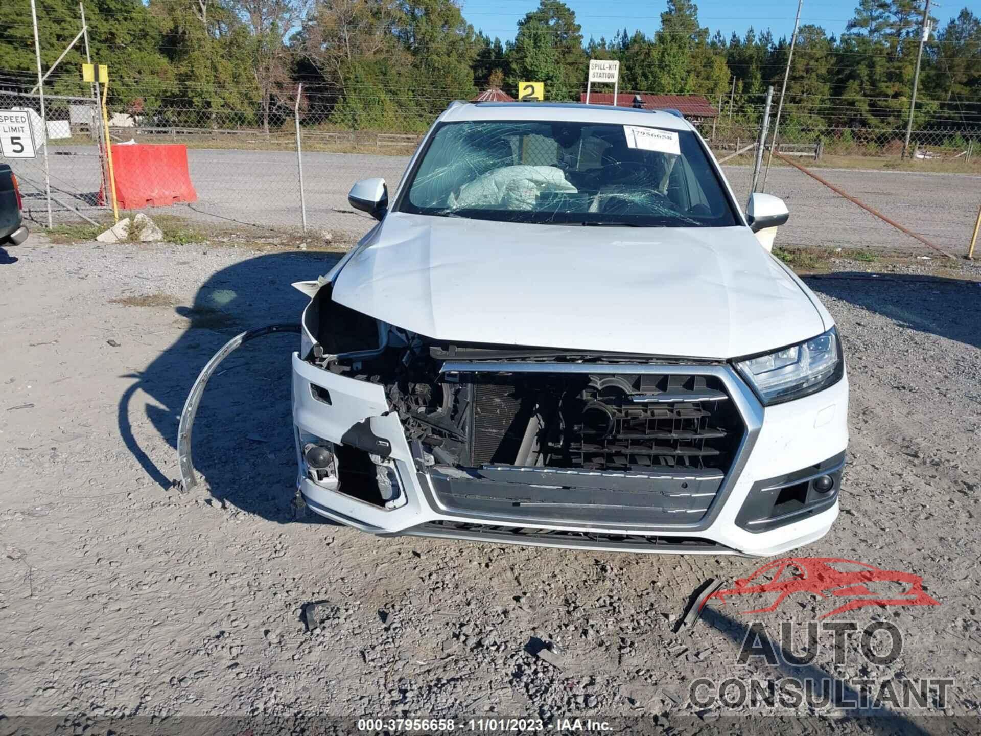 AUDI Q7 2018 - WA1VAAF76JD055120