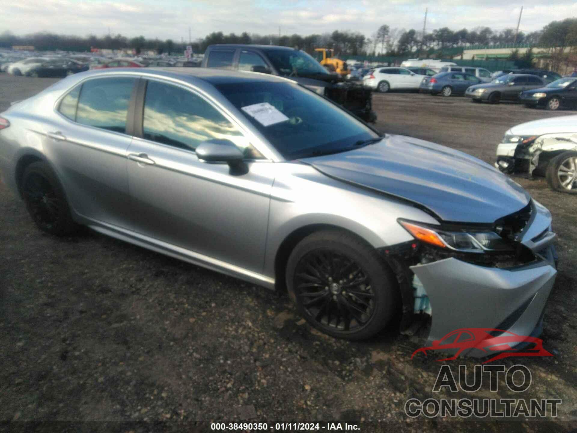 TOYOTA CAMRY 2018 - 4T1B11HK0JU538818