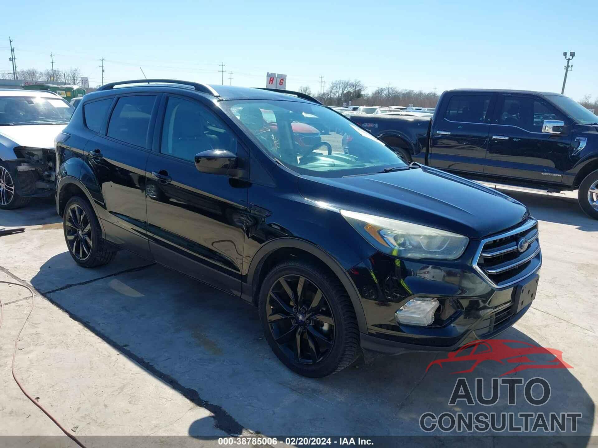 FORD ESCAPE 2017 - 1FMCU0GD9HUA13470