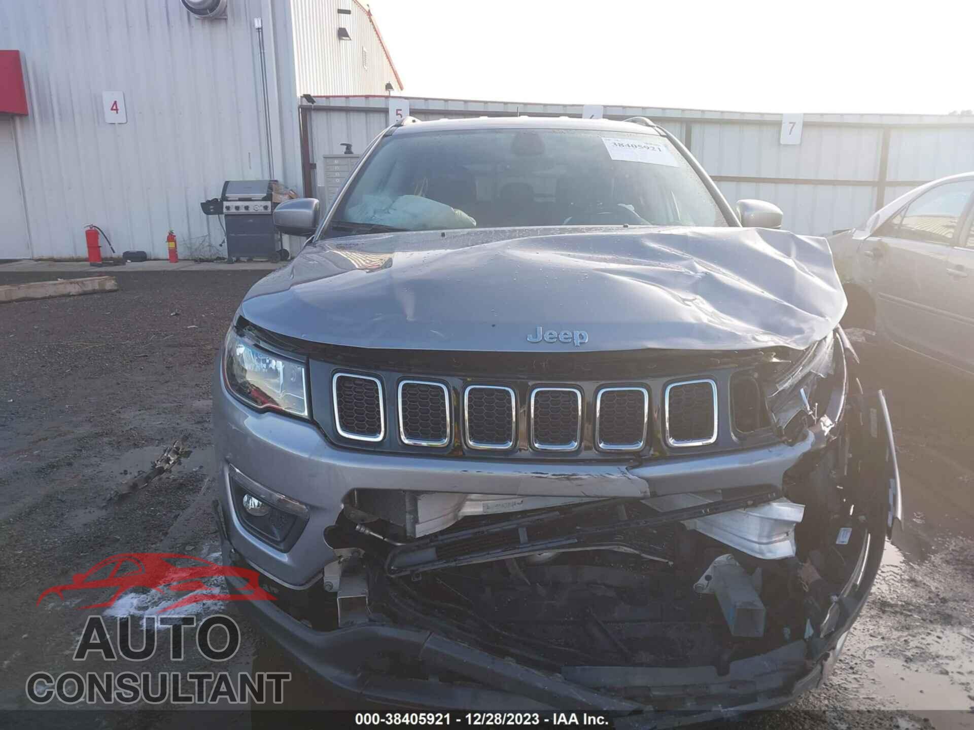 JEEP COMPASS 2018 - 3C4NJDBB6JT111925