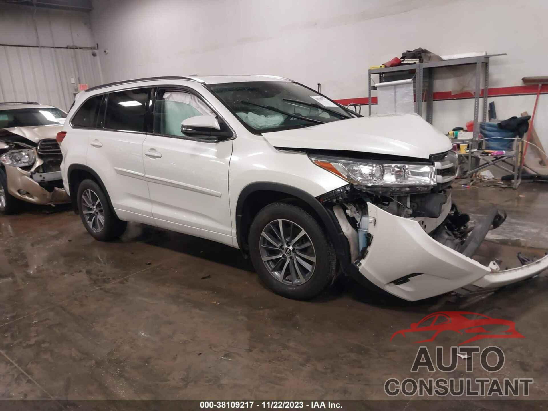 TOYOTA HIGHLANDER 2018 - 5TDJZRFH6JS530015