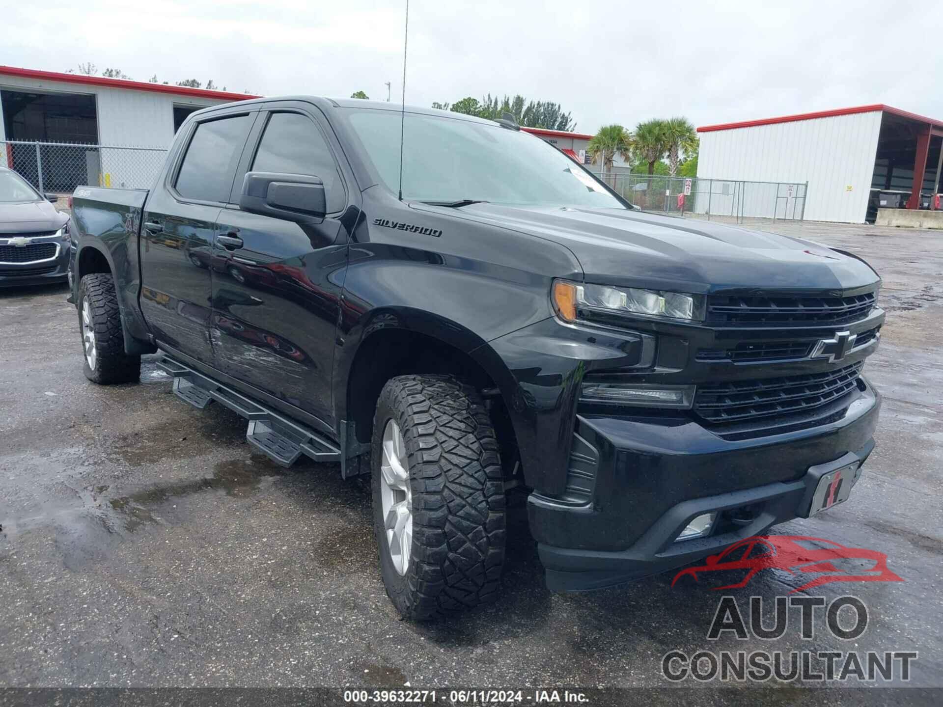 CHEVROLET SILVERADO 1500 2021 - 1GCUYEED9MZ374420