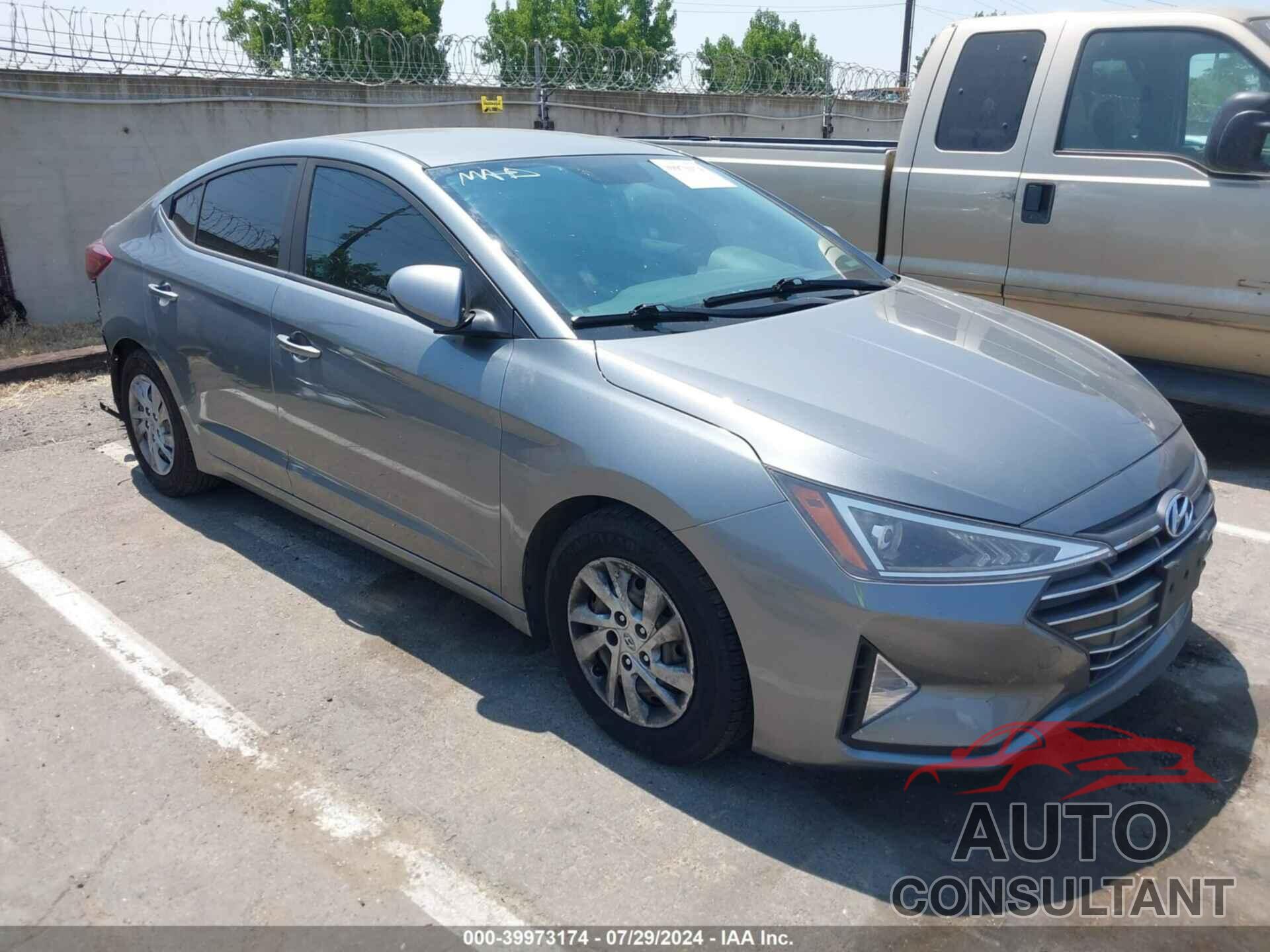 HYUNDAI ELANTRA 2019 - KMHD74LF4KU811733