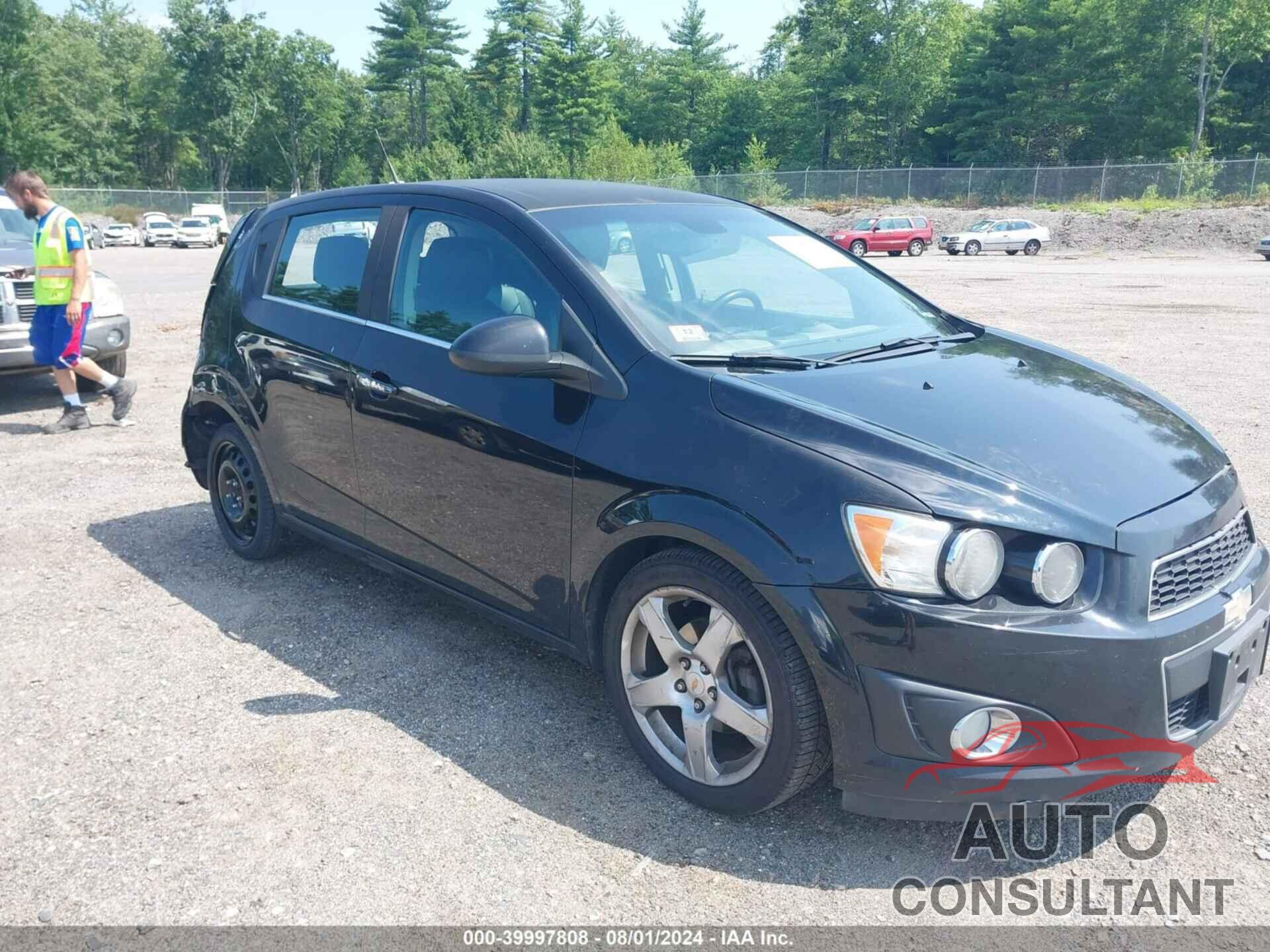 CHEVROLET SONIC 2012 - 1G1JE6SB5C4182081