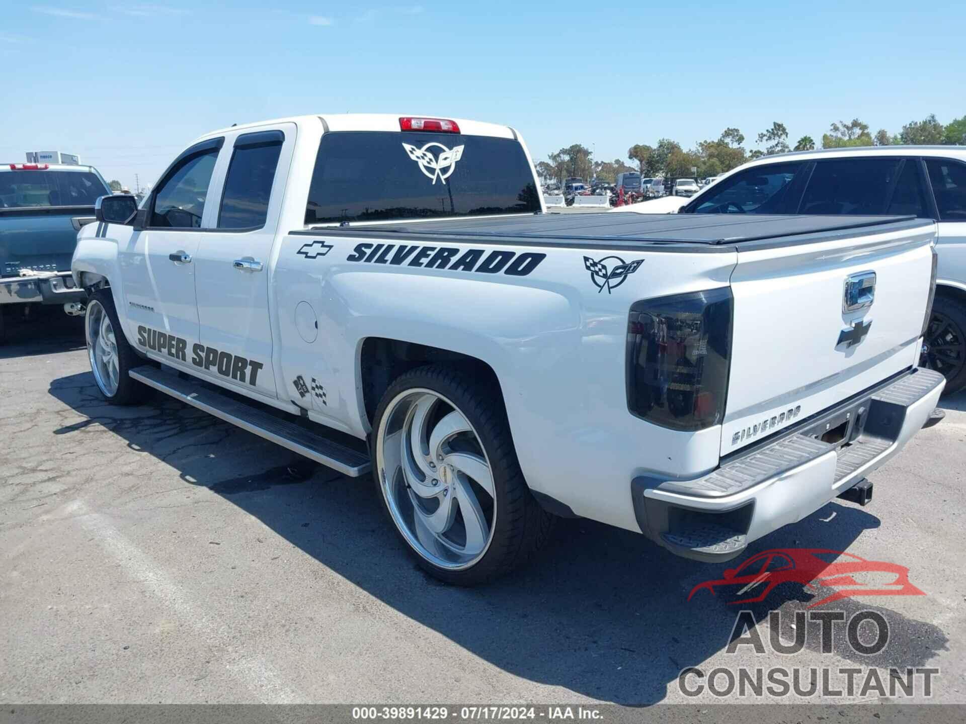 CHEVROLET SILVERADO 1500 2018 - 1GCRCPECXJZ366121
