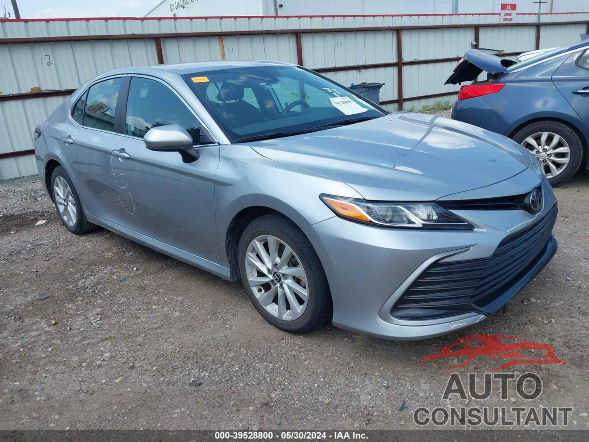 TOYOTA CAMRY 2022 - 4T1C11AK5NU637252