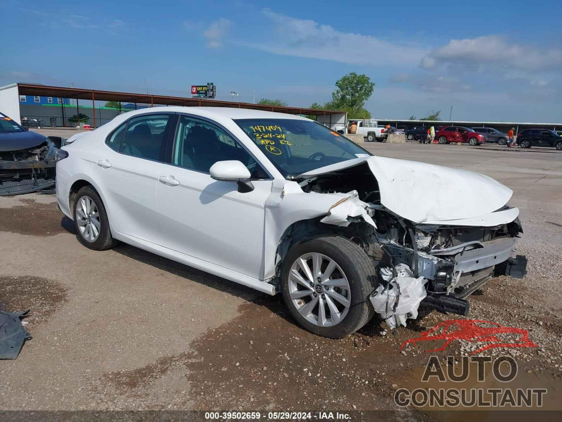 TOYOTA CAMRY 2022 - 4T1C11AK1NU069047
