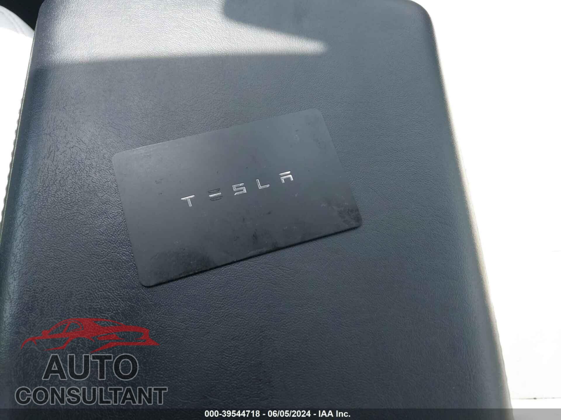 TESLA MODEL 3 2019 - 5YJ3E1EB7KF487474