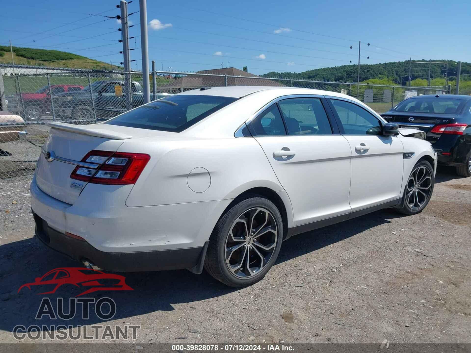 FORD TAURUS 2018 - 1FAHP2KT3JG123064