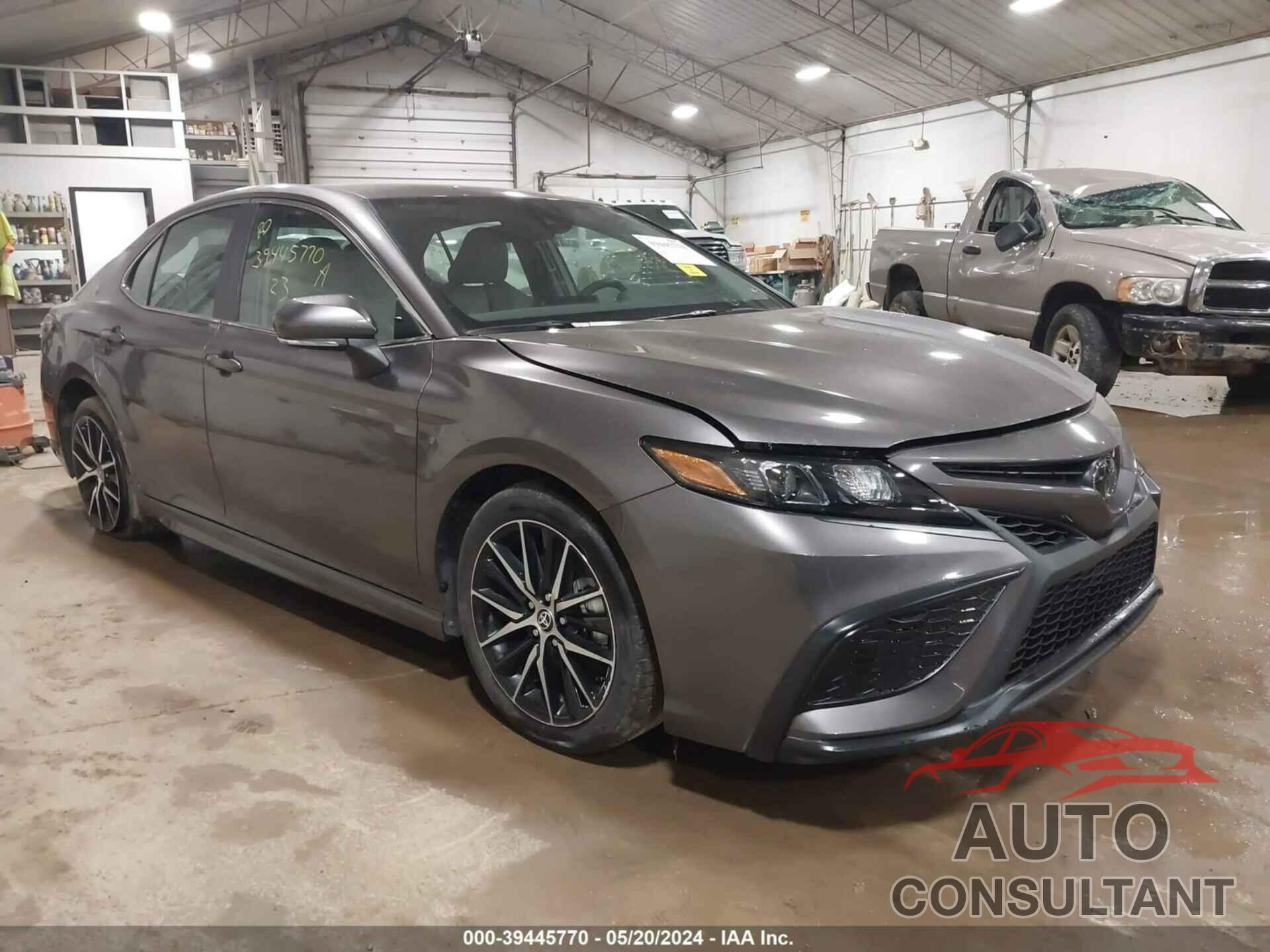 TOYOTA CAMRY 2023 - 4T1G11BK5PU093371