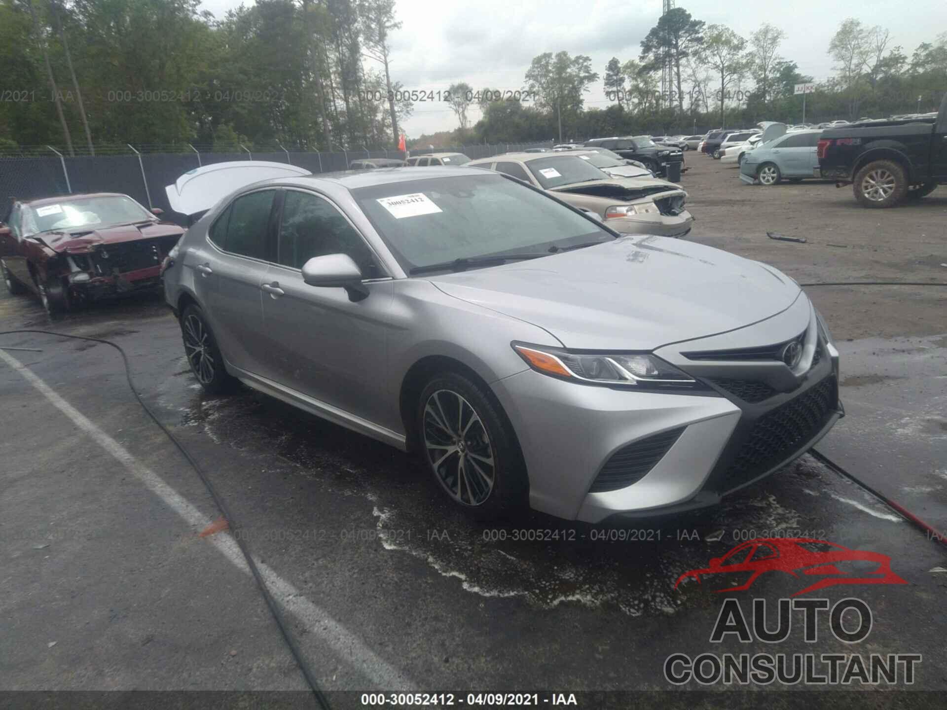 TOYOTA CAMRY 2018 - 4T1B11HK8JU608291
