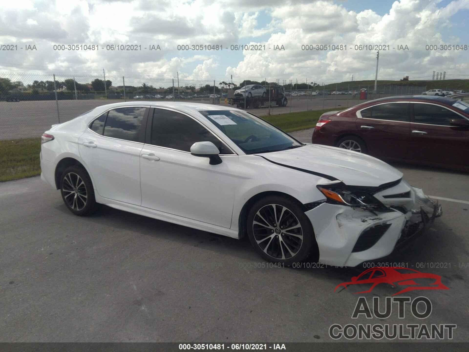 TOYOTA CAMRY 2018 - 4T1B11HK4JU041416