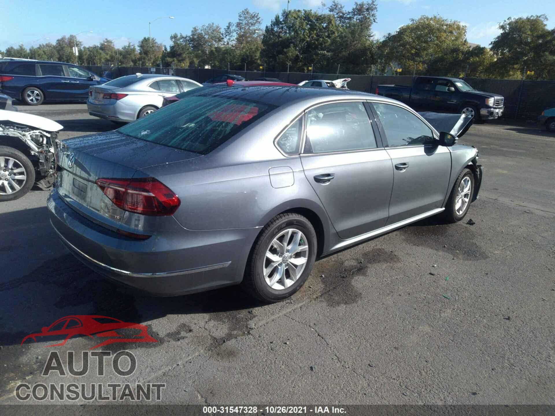 VOLKSWAGEN PASSAT 2018 - 1VWAA7A32JC044274