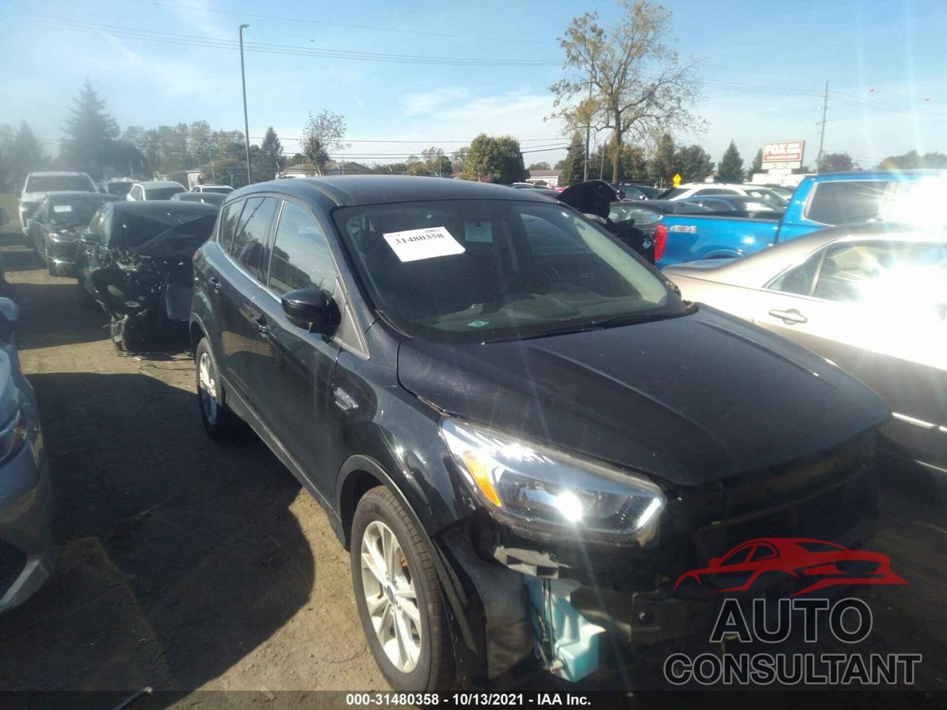 FORD ESCAPE 2017 - 1FMCU0GD9HUD17849