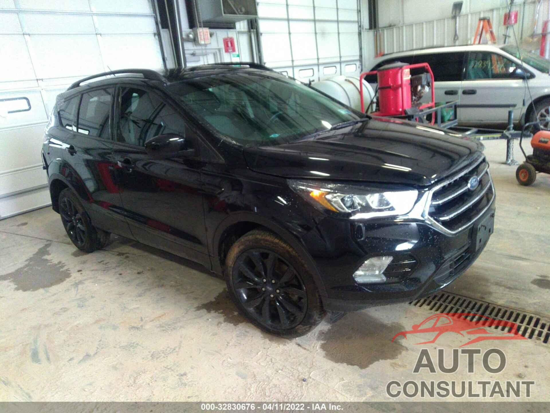 FORD ESCAPE 2017 - 1FMCU9G90HUB02201