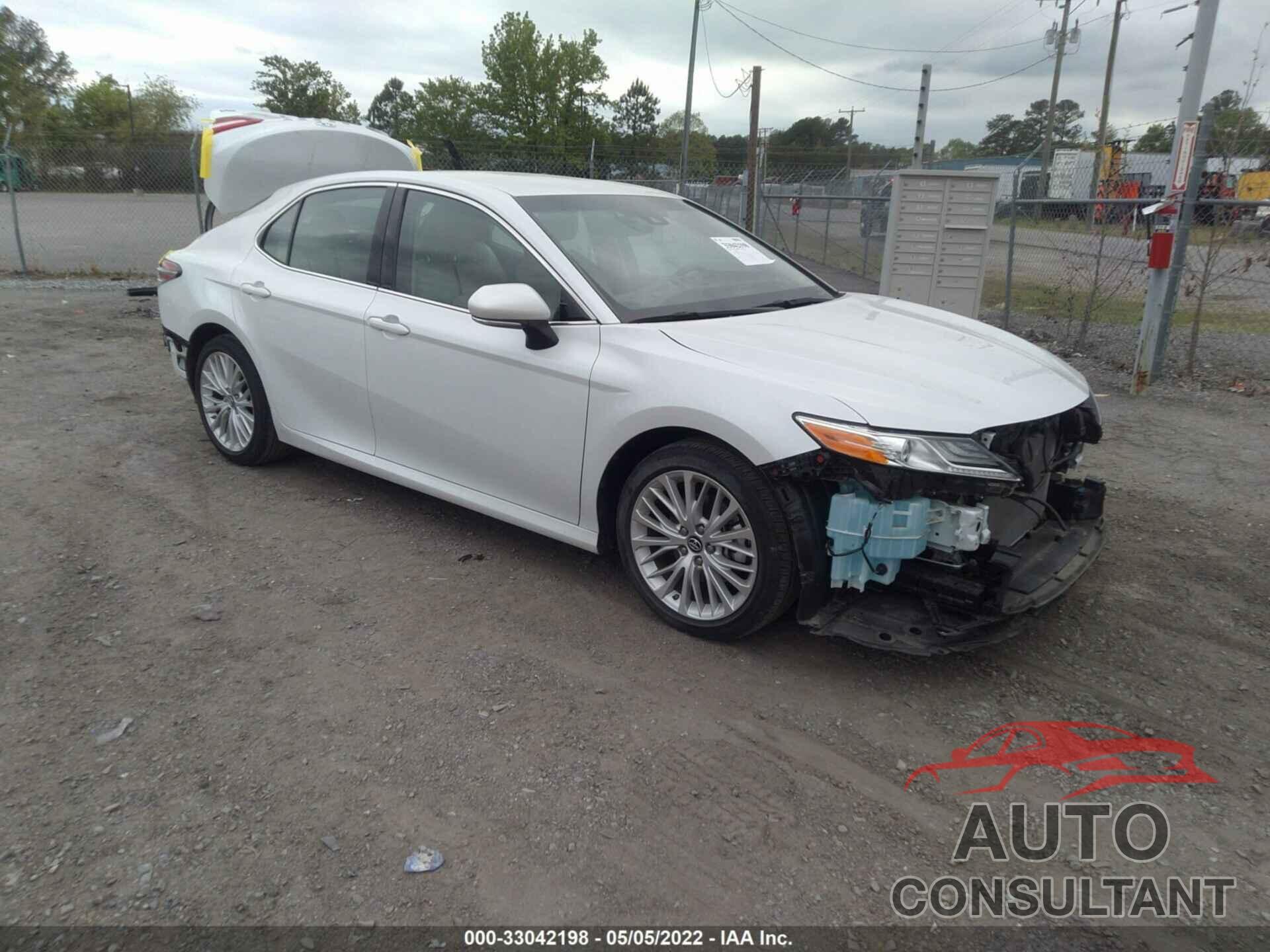 TOYOTA CAMRY 2018 - 4T1B11HK8JU088643