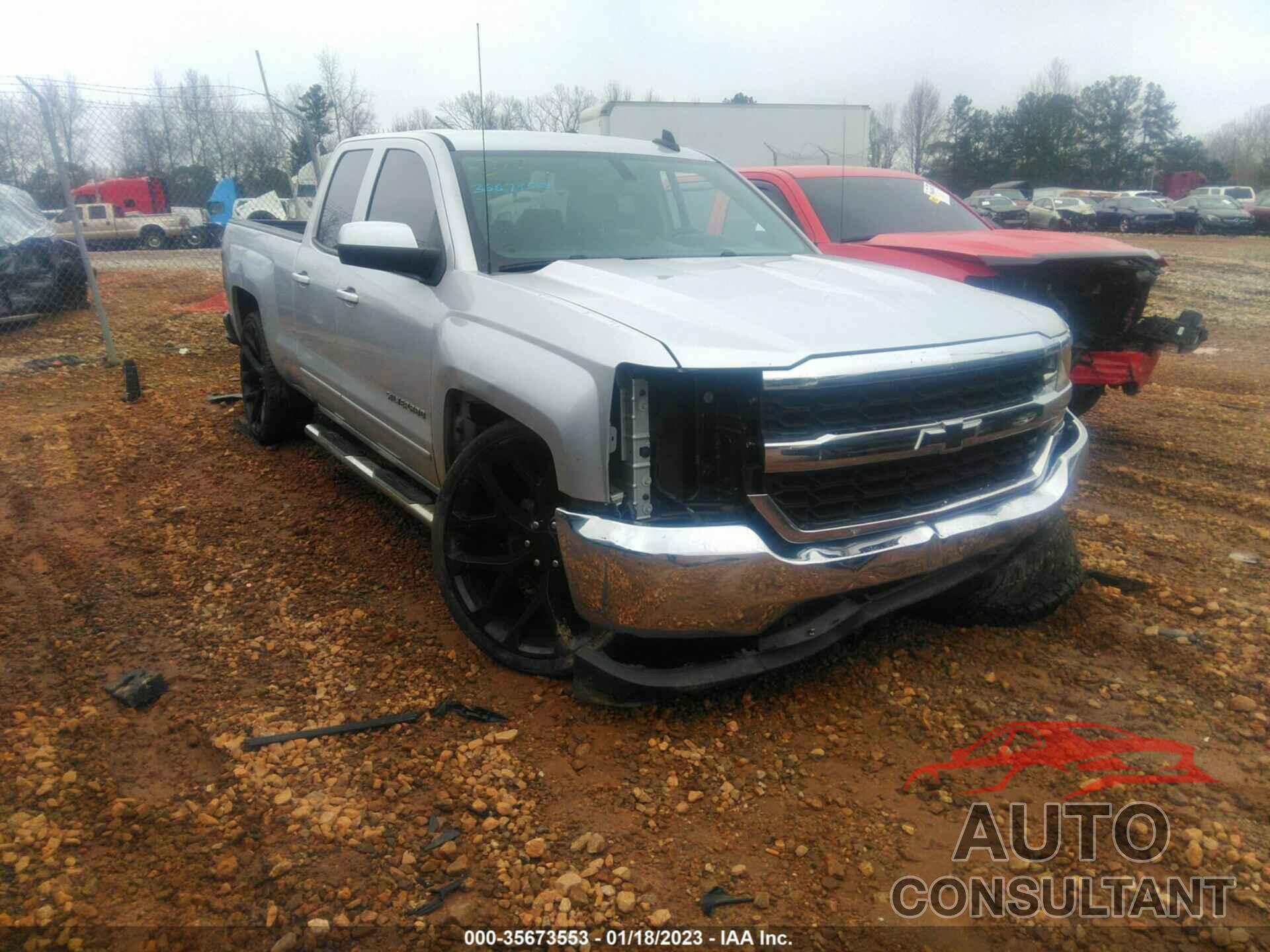 CHEVROLET SILVERADO 1500 2018 - 1GCRCREC1JZ151352