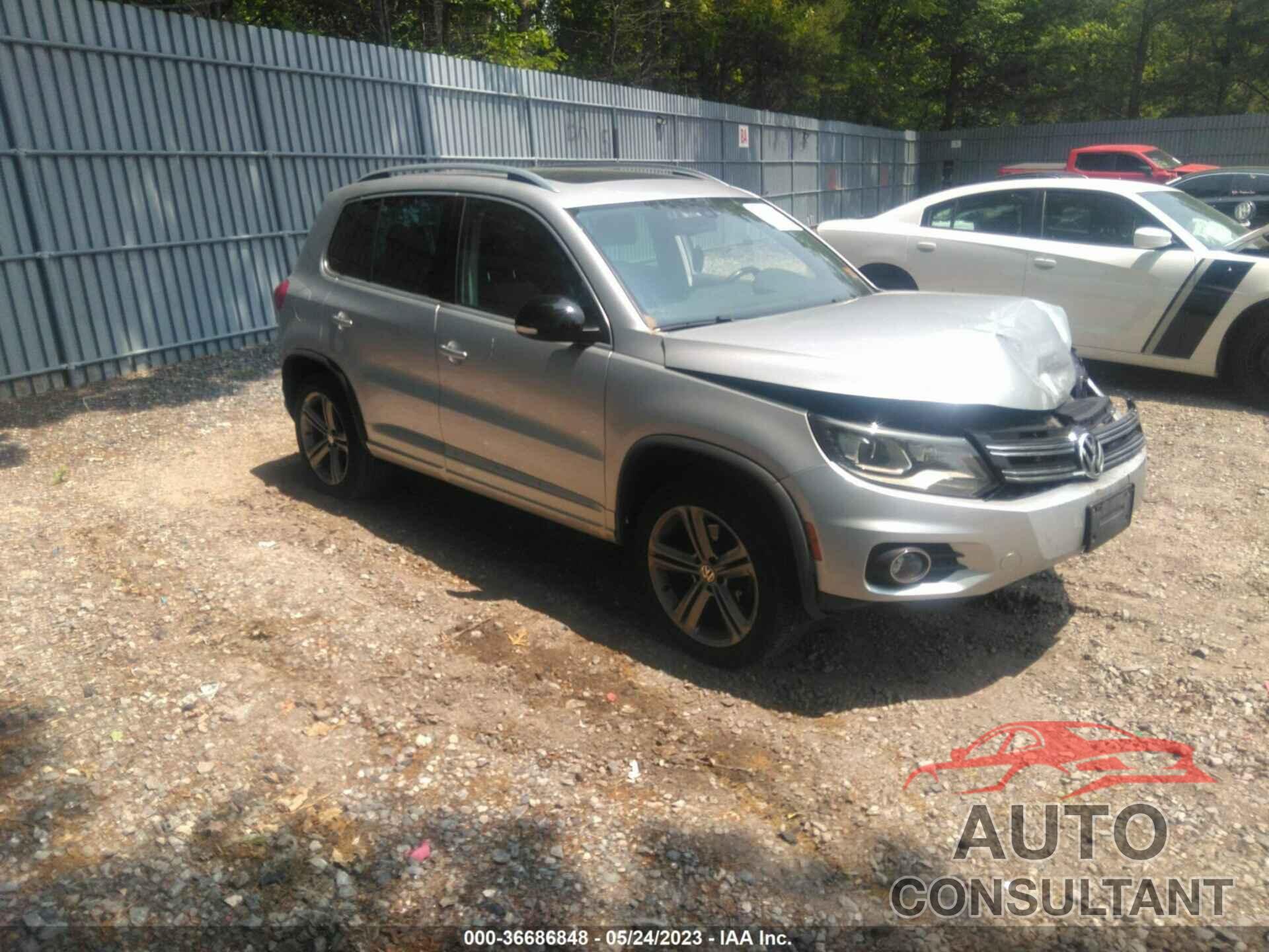 VOLKSWAGEN TIGUAN 2017 - WVGUV7AX2HW504402