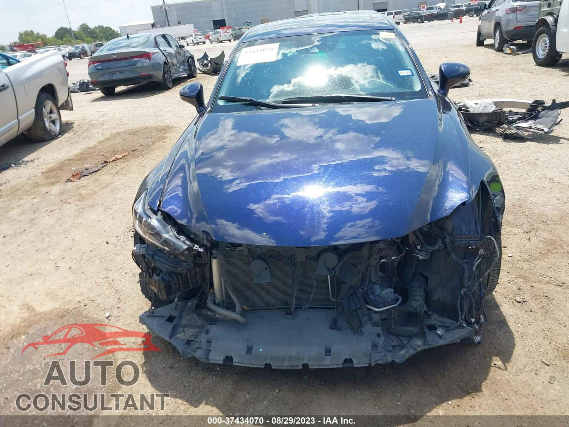 LEXUS IS 2018 - JTHBA1D24J5074709