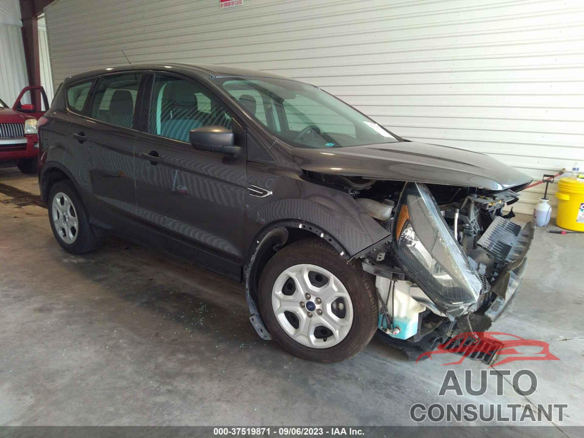 FORD ESCAPE 2018 - 1FMCU0F70JUB25382