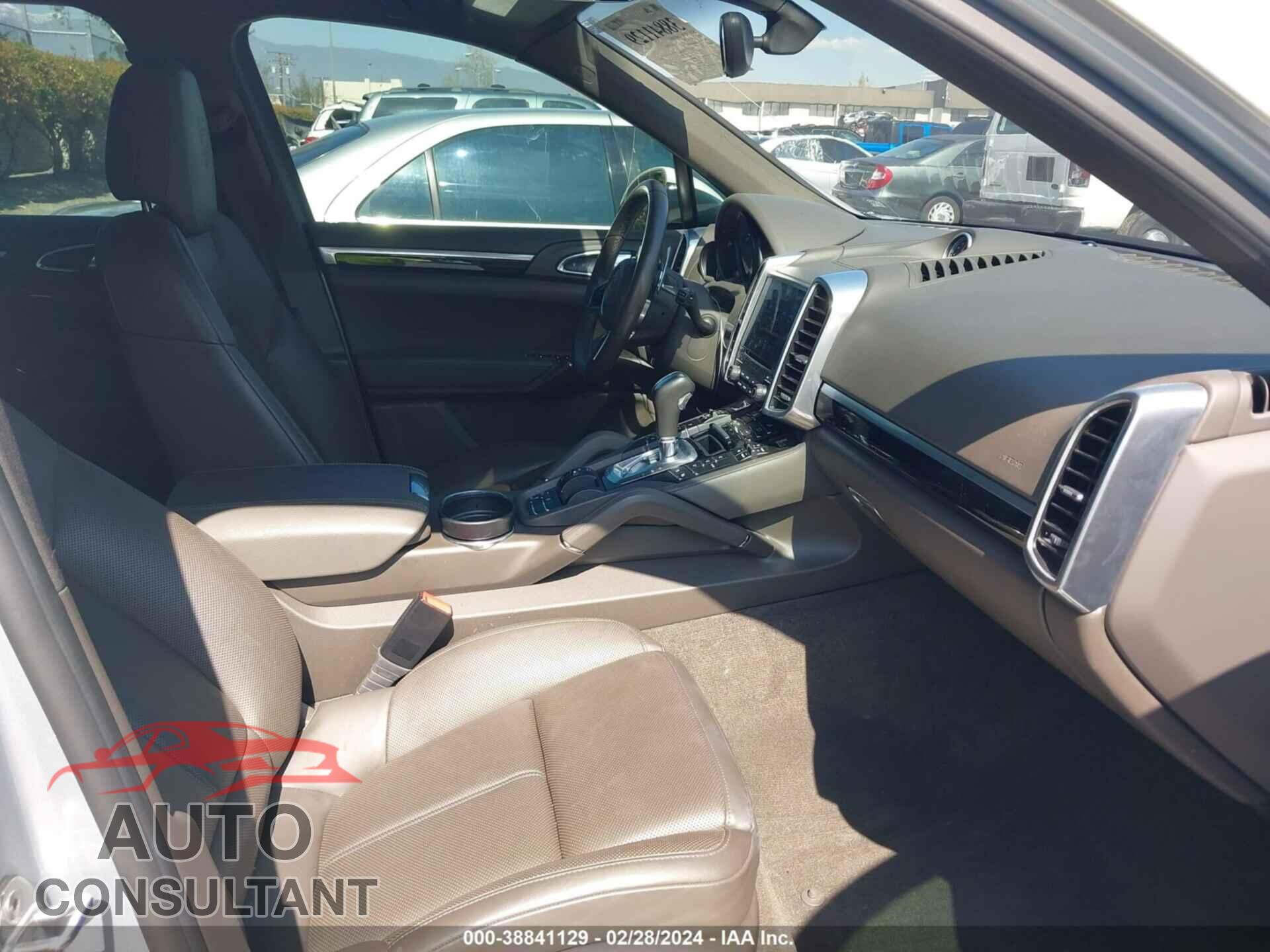 PORSCHE CAYENNE 2017 - WP1AA2A26HKA80352