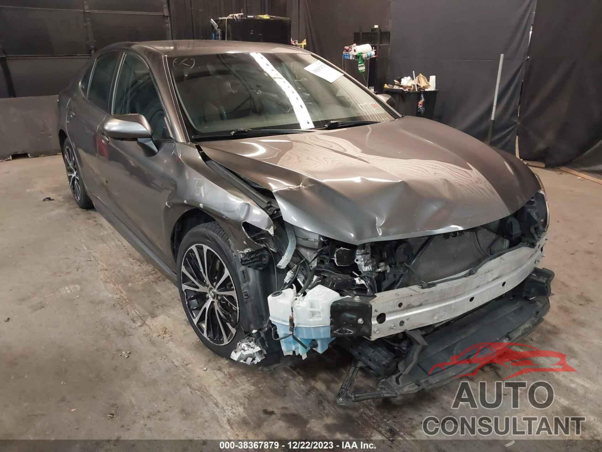 TOYOTA CAMRY 2018 - 4T1B11HK4JU641904