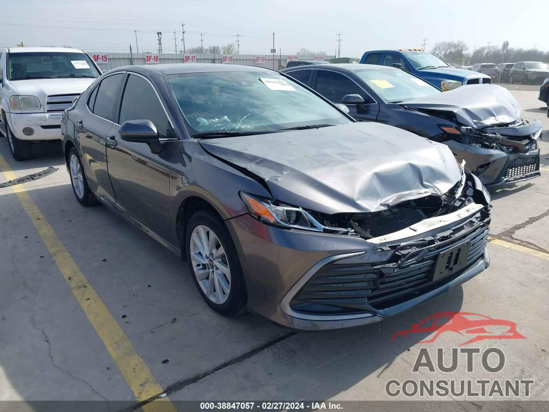 TOYOTA CAMRY 2022 - 4T1C11AK1NU006708