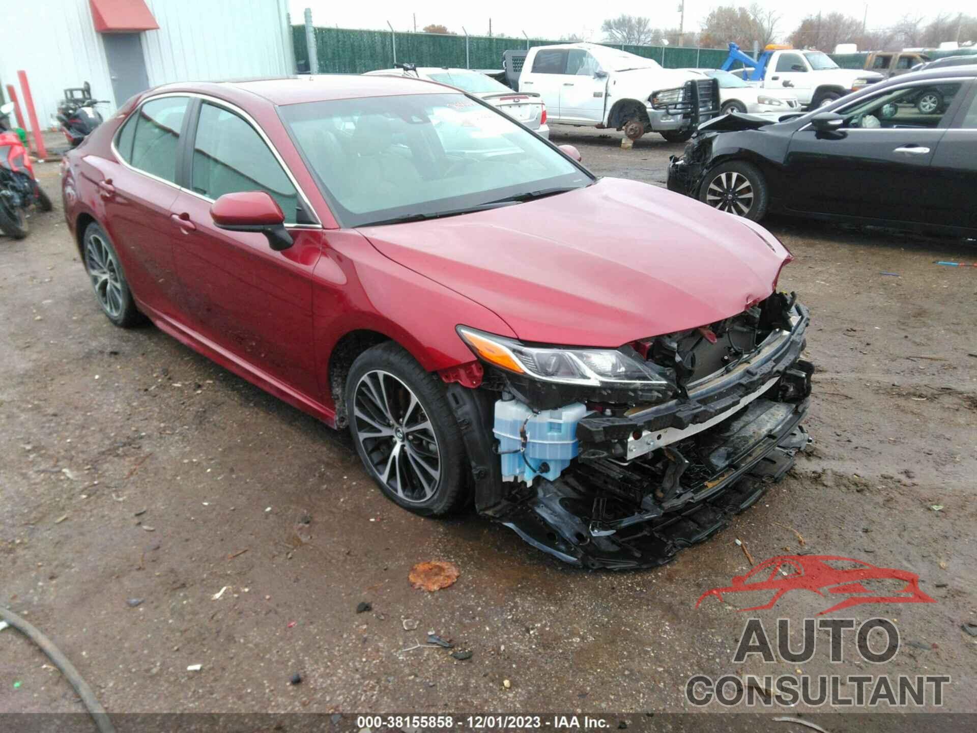 TOYOTA CAMRY 2018 - 4T1B11HK8JU603026