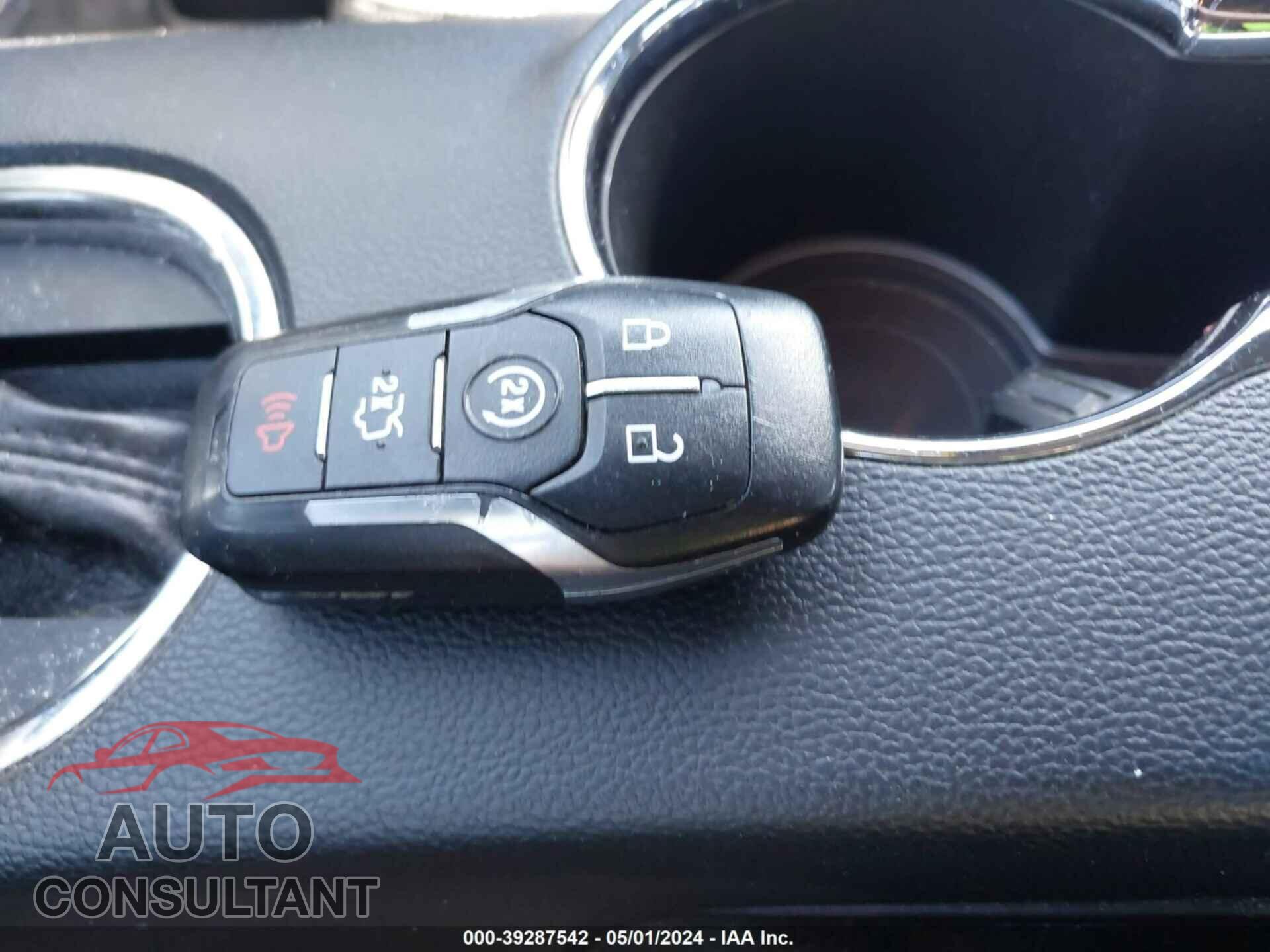 FORD MUSTANG 2017 - 1FATP8UHXH5301631