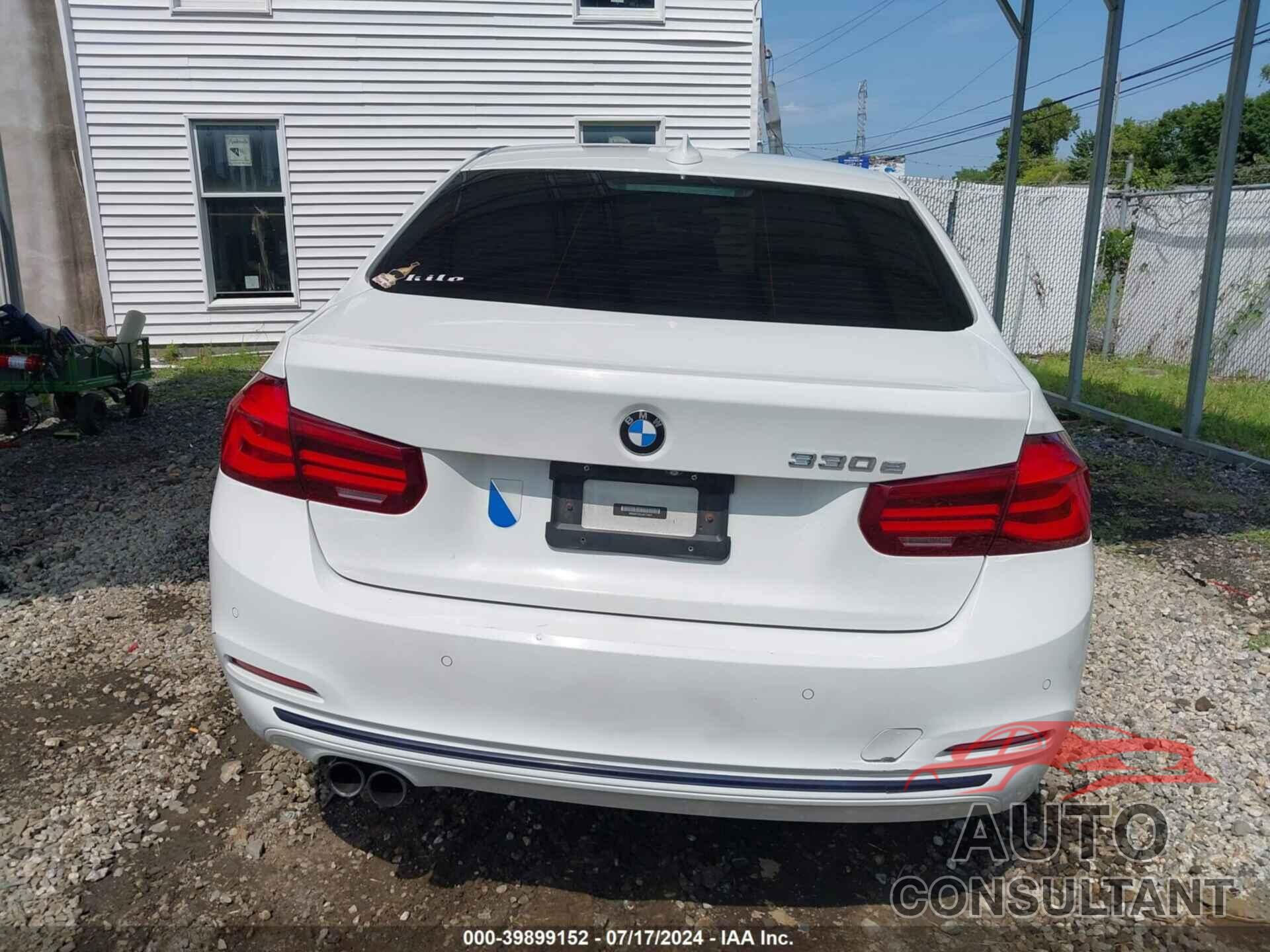 BMW 330E 2018 - WBA8E1C53JA171657