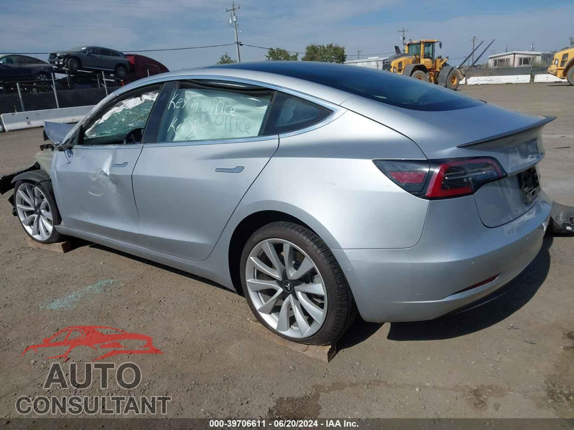 TESLA MODEL 3 2018 - 5YJ3E1EB7JF069351