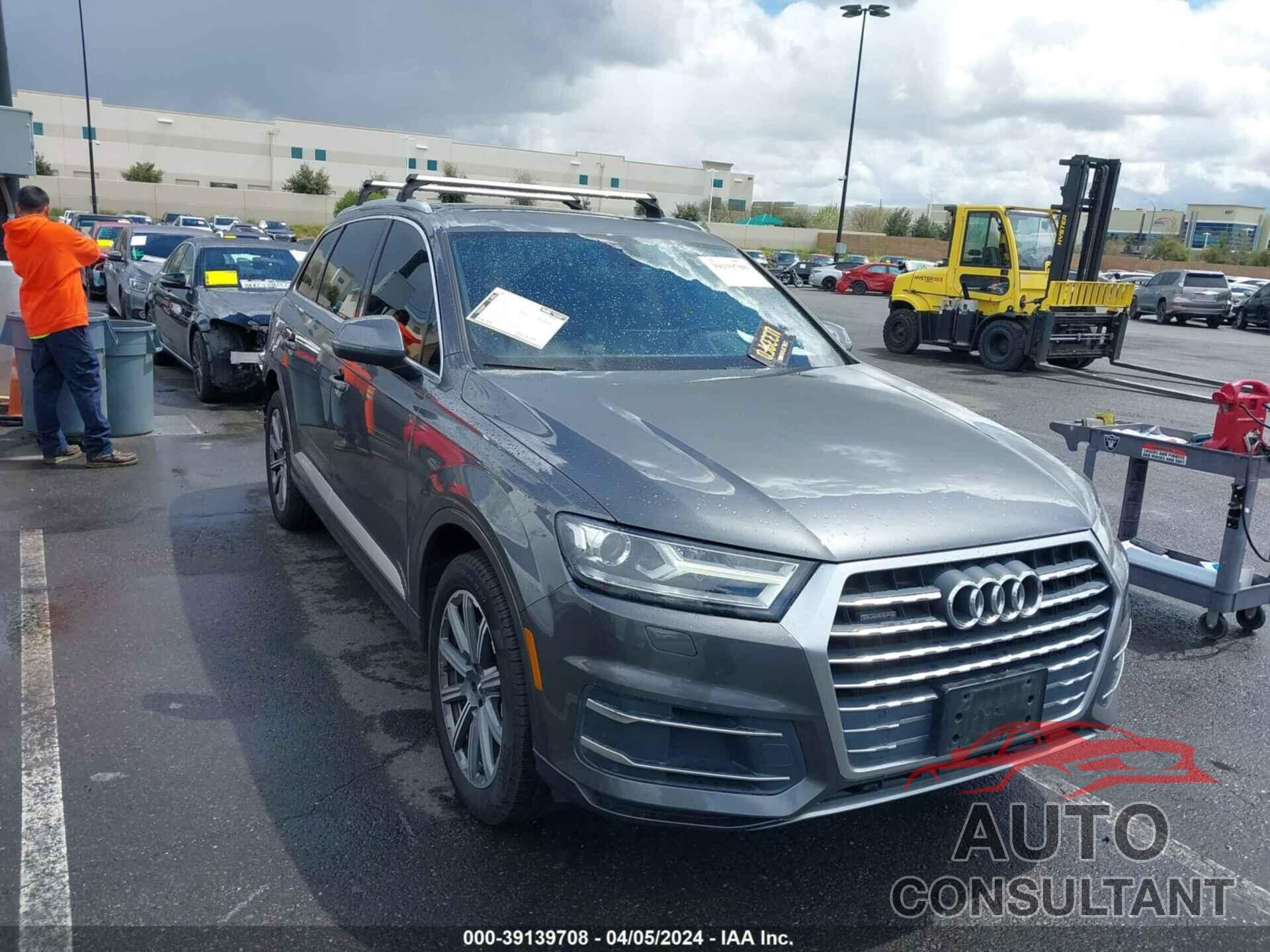 AUDI Q7 2018 - WA1LHAF73JD041470