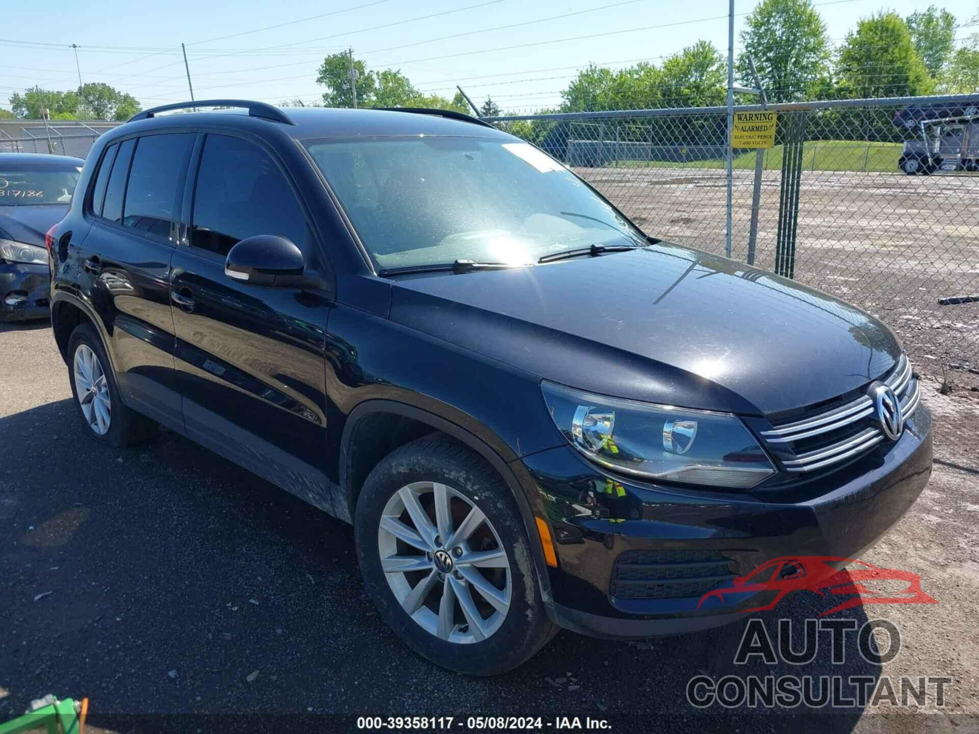 VOLKSWAGEN TIGUAN 2017 - WVGBV7AX3HK047663