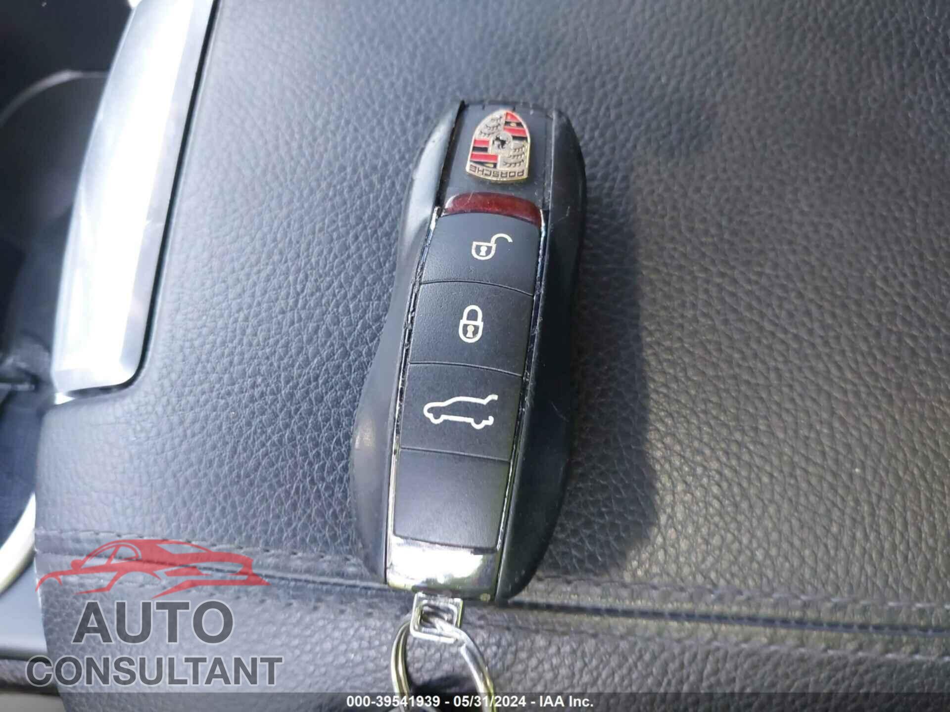 PORSCHE CAYENNE 2016 - WP1AA2A26GKA08954