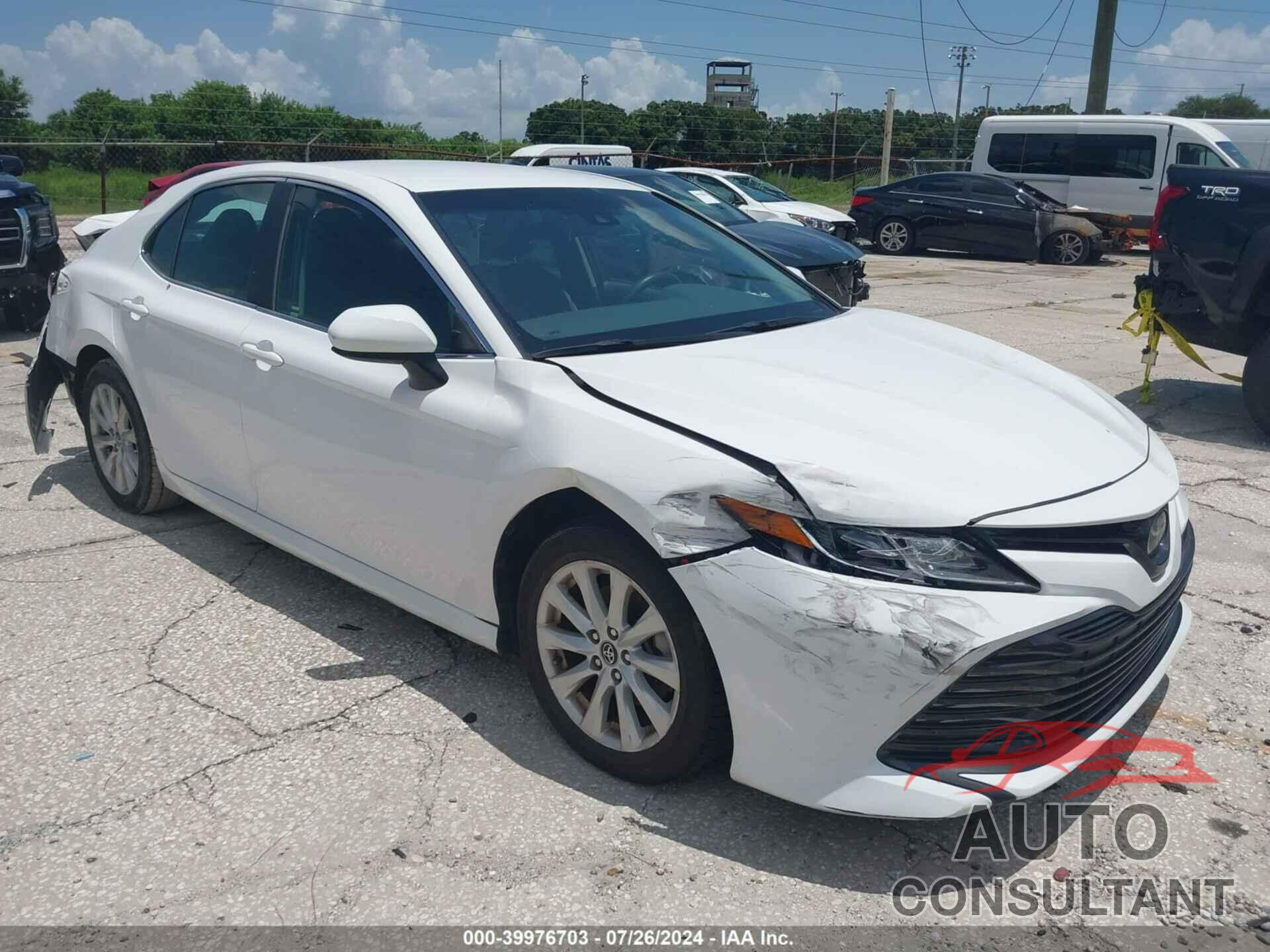 TOYOTA CAMRY 2018 - 4T1B11HK1JU670969