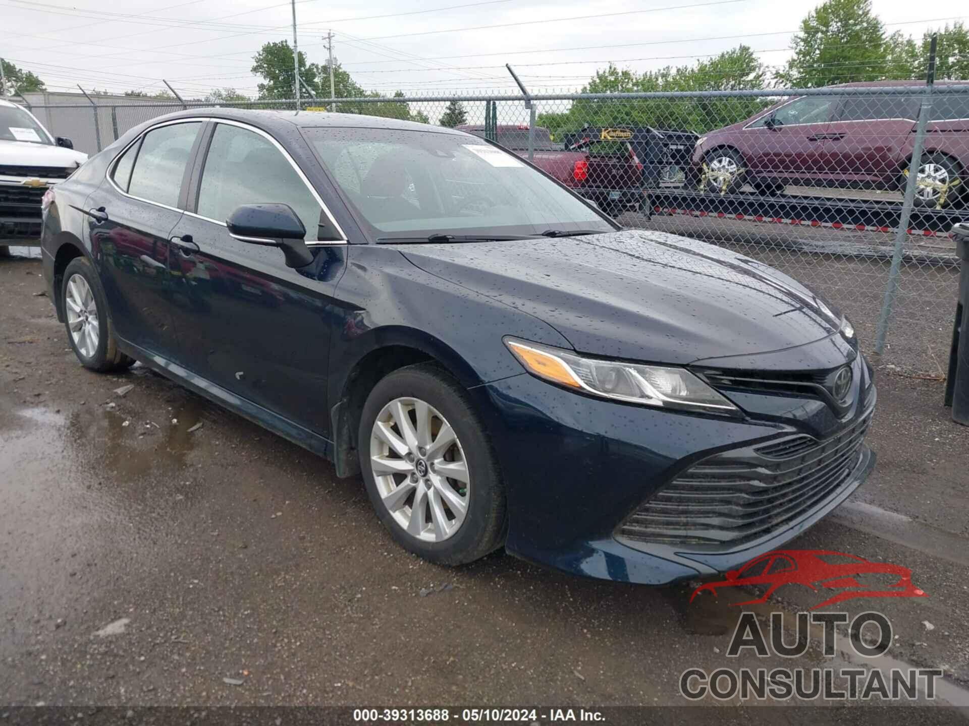 TOYOTA CAMRY 2018 - 4T1B11HK5JU620401