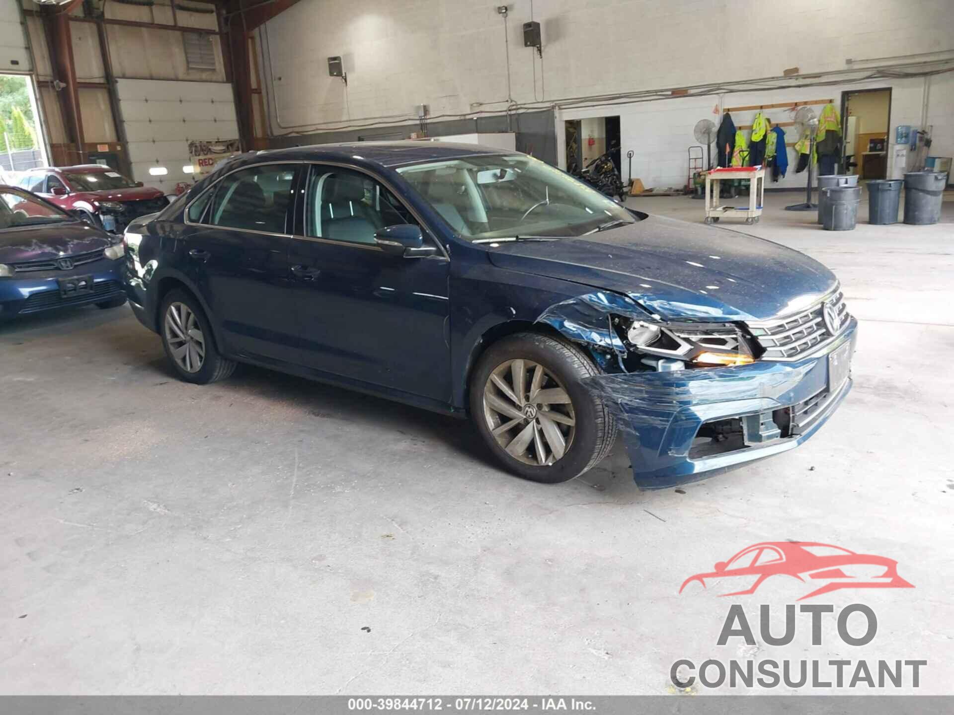 VOLKSWAGEN PASSAT 2018 - 1VWBA7A30JC005171