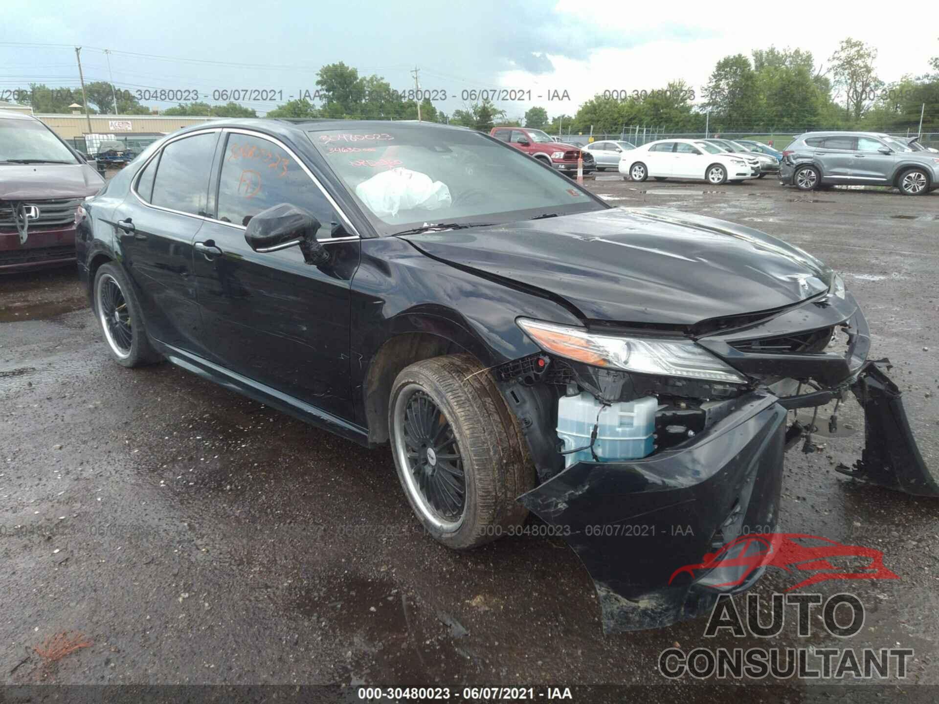 TOYOTA CAMRY 2018 - 4T1B61HK8JU057460