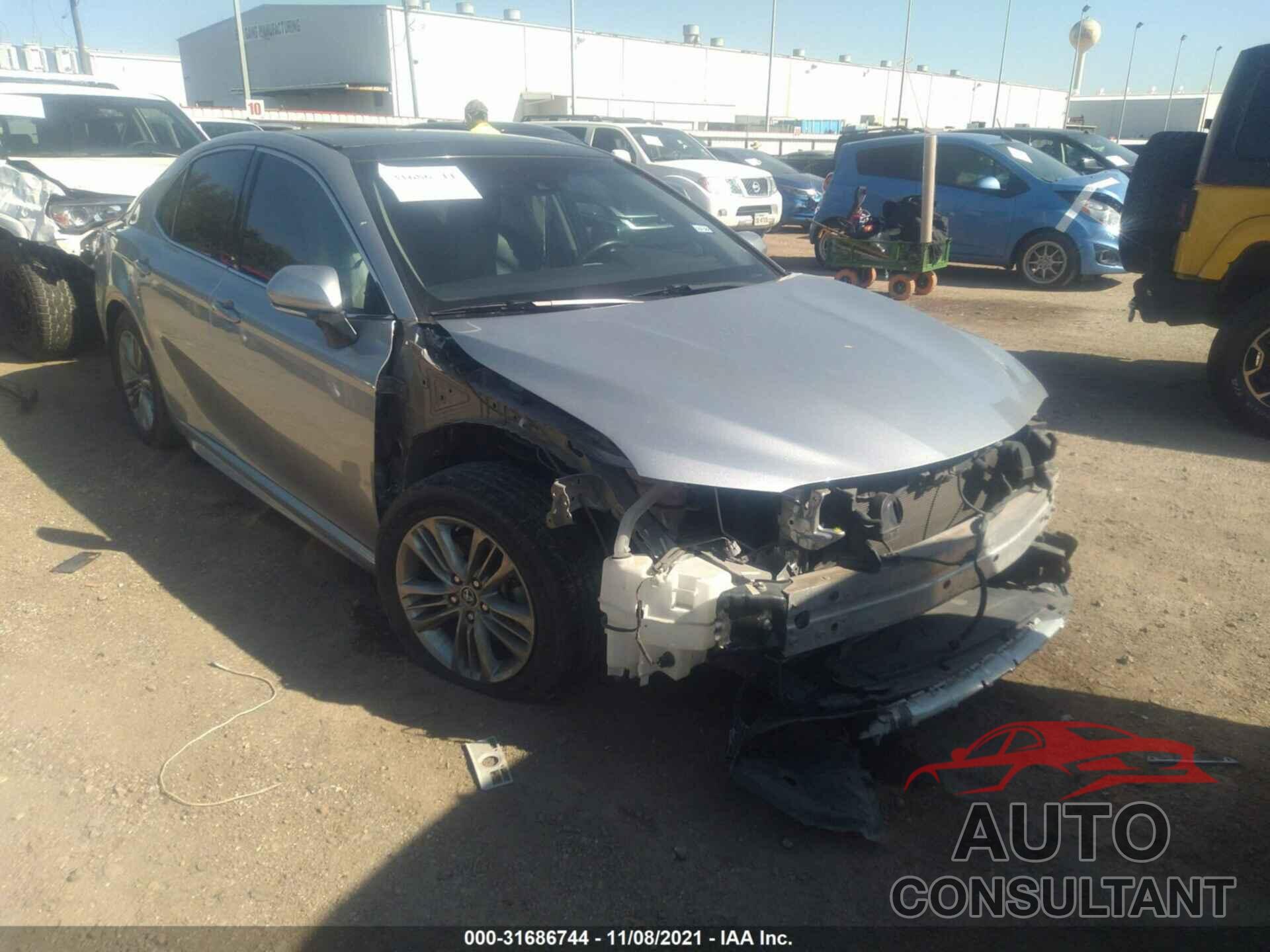 TOYOTA CAMRY 2018 - 4T1B61HK3JU114681