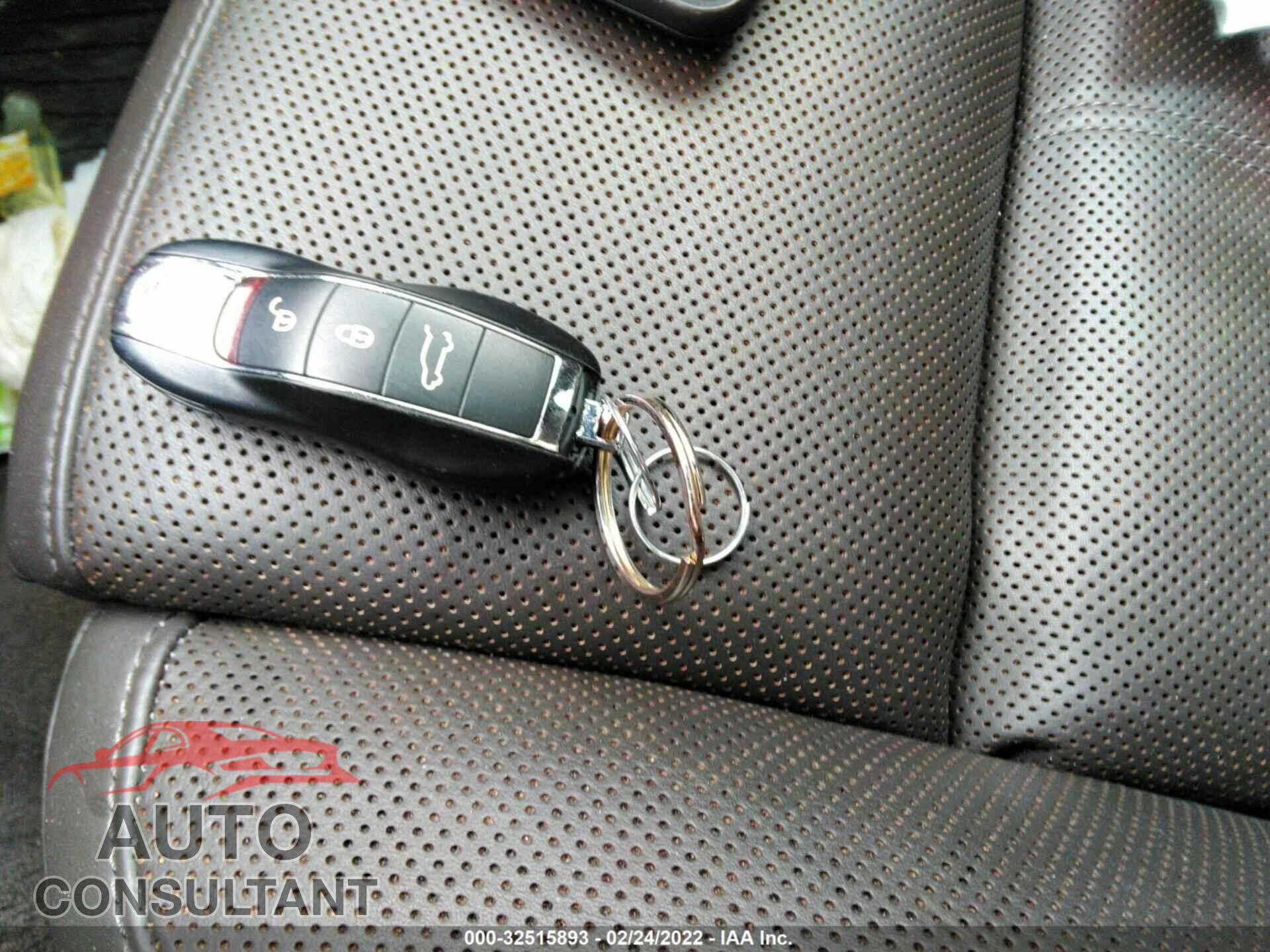 PORSCHE CAYENNE 2016 - WP1AA2A28GKA13539